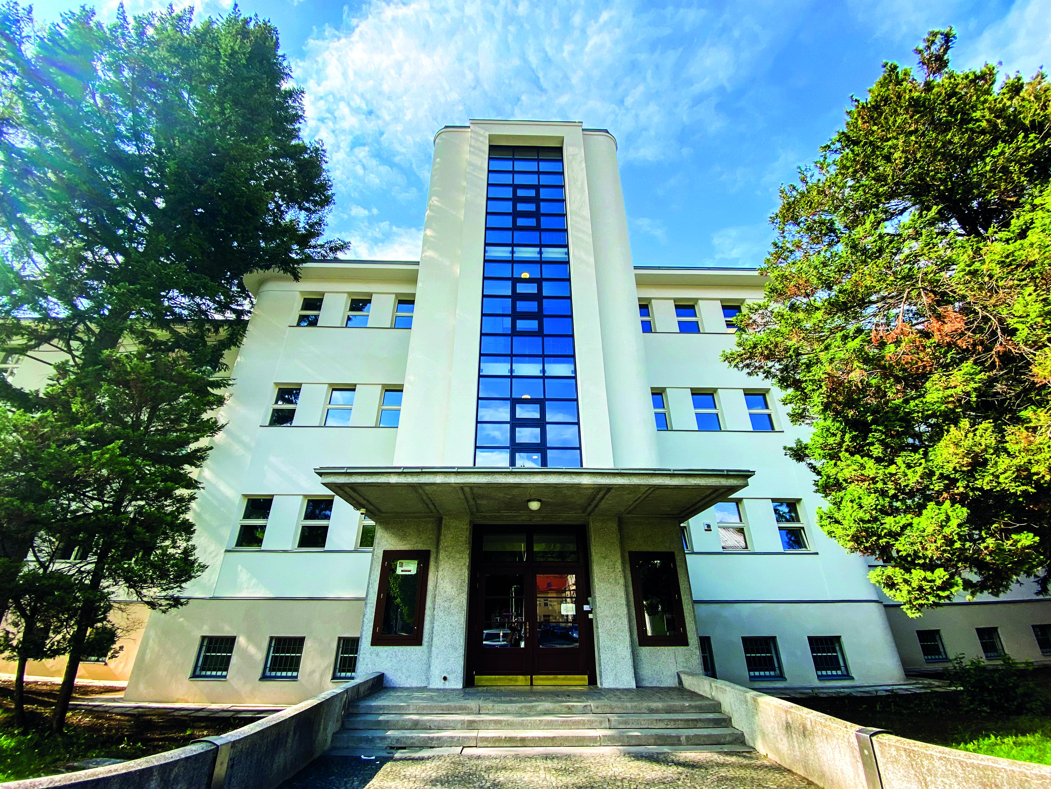 Dvořákovo gymnázium Kralupy nad Vltavou foto 2