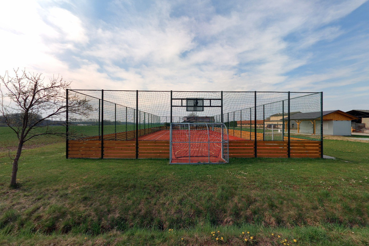 Víceúčelové Hřiště foto 1