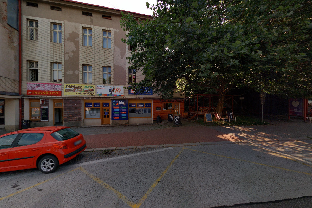 Coffee & Bistro Wood