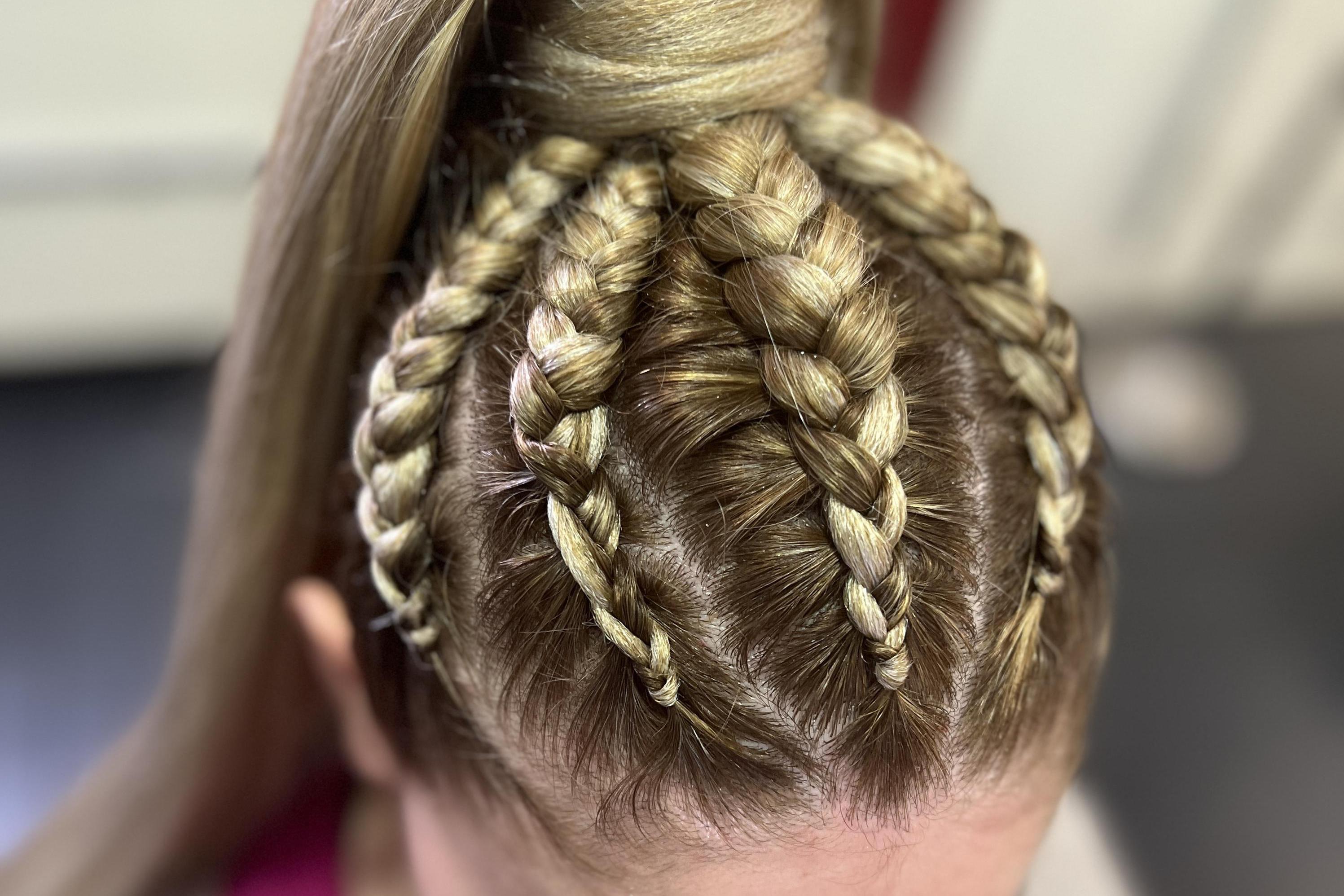 Zapletení vysokého culíku (s kanekalonem)