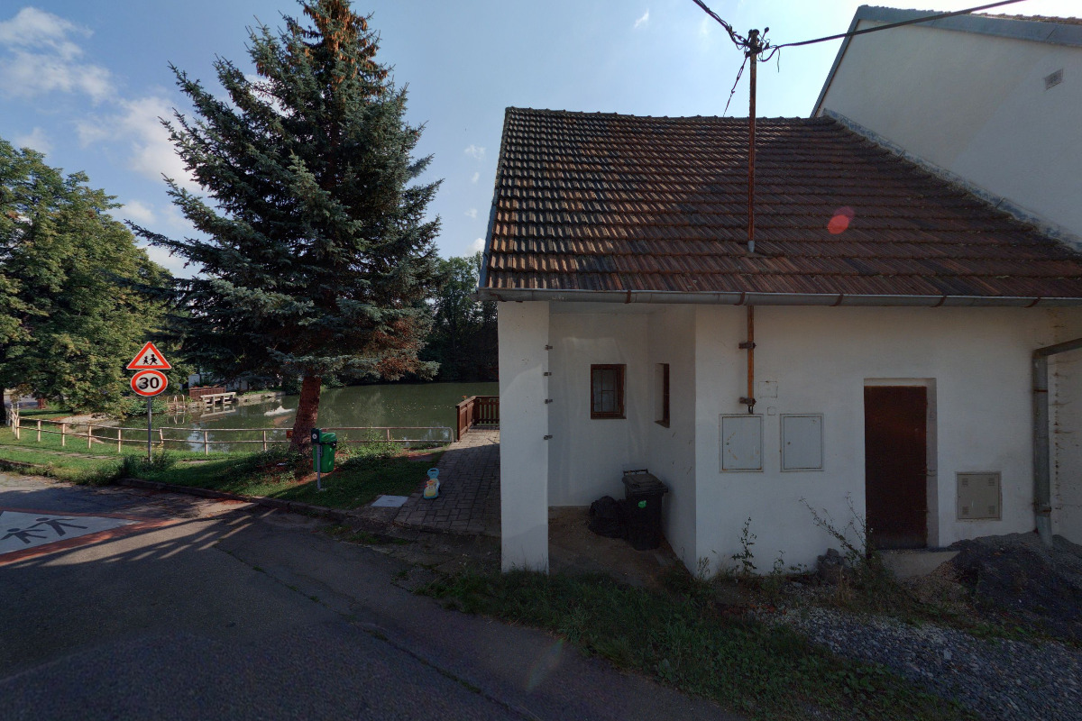 Libochovičky - obecní úřad foto 4