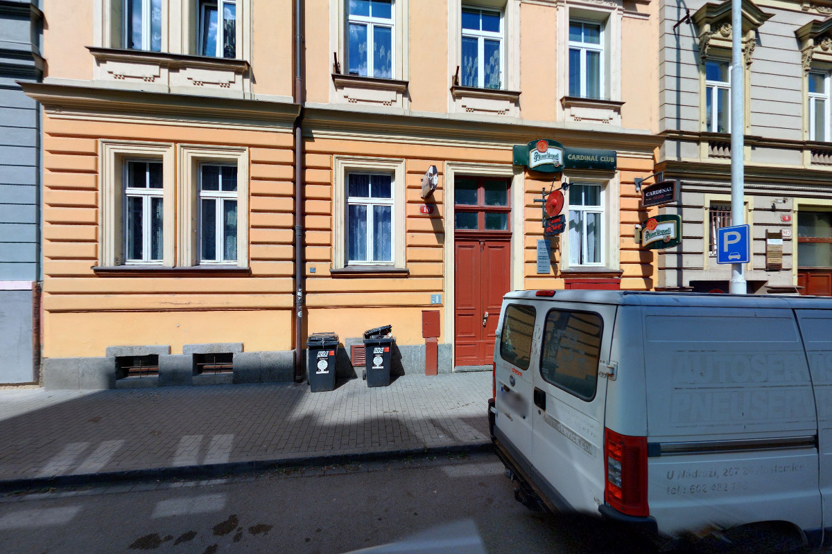 Cardinál Pod Lípou