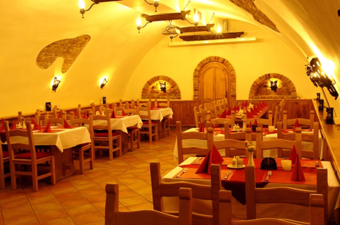 Bowling sport centrum Mikulov - Pizzeria - Restaurant foto 3