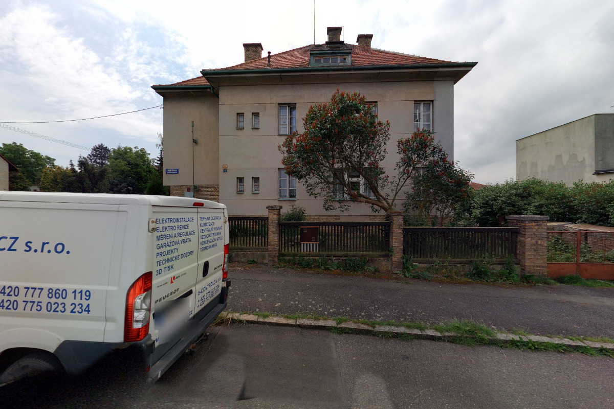 Garážová vrata - b-CONTROLS CZ s.r.o.