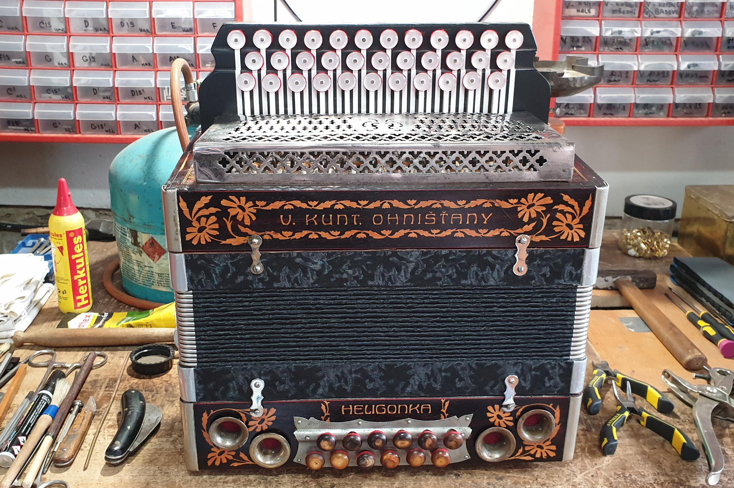 Hudba Vávra - heligonka a akordeon - opravy