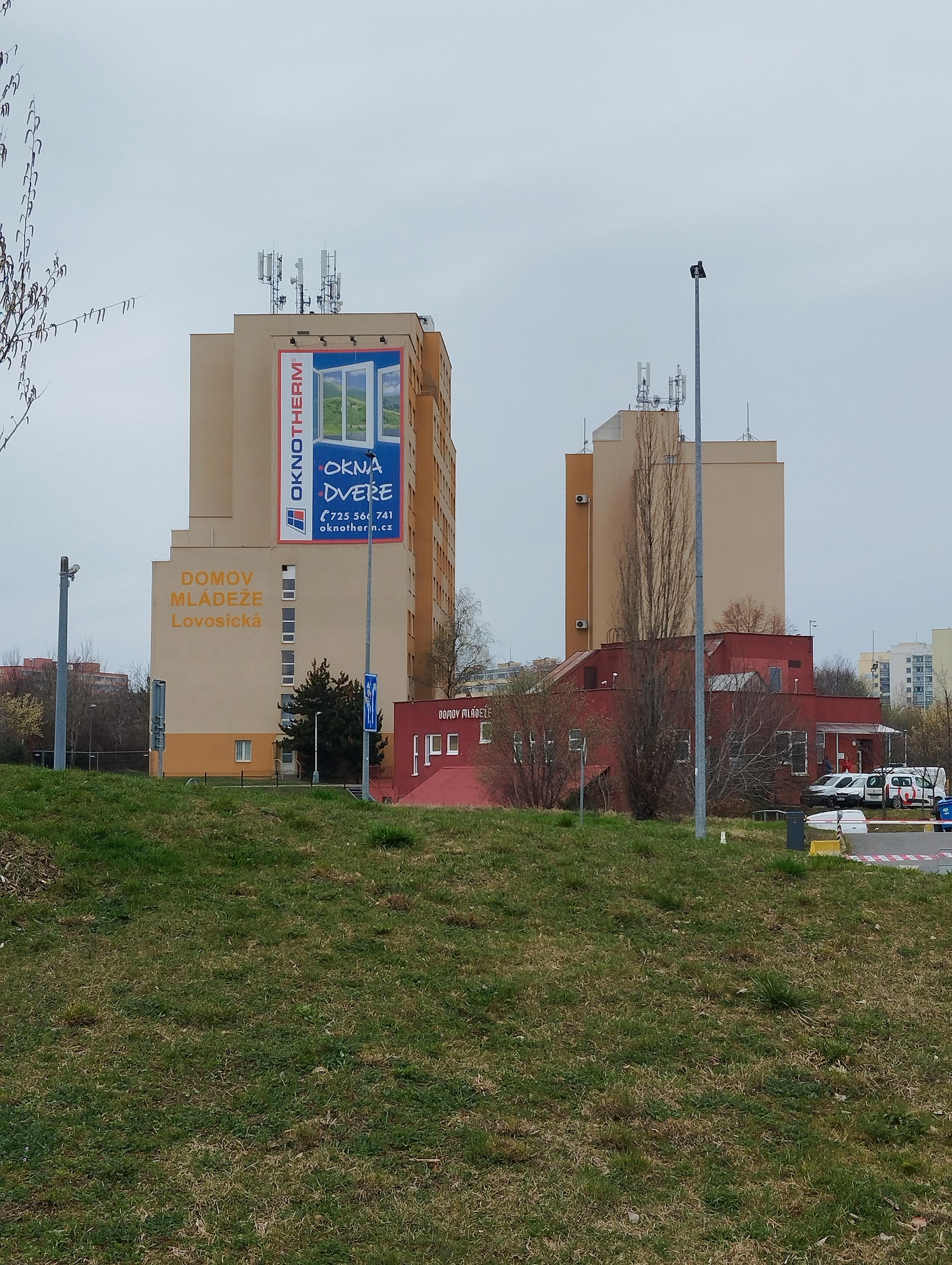 Domov mládeže a školní jídelna, Praha 9, Lovosická 42 foto 2