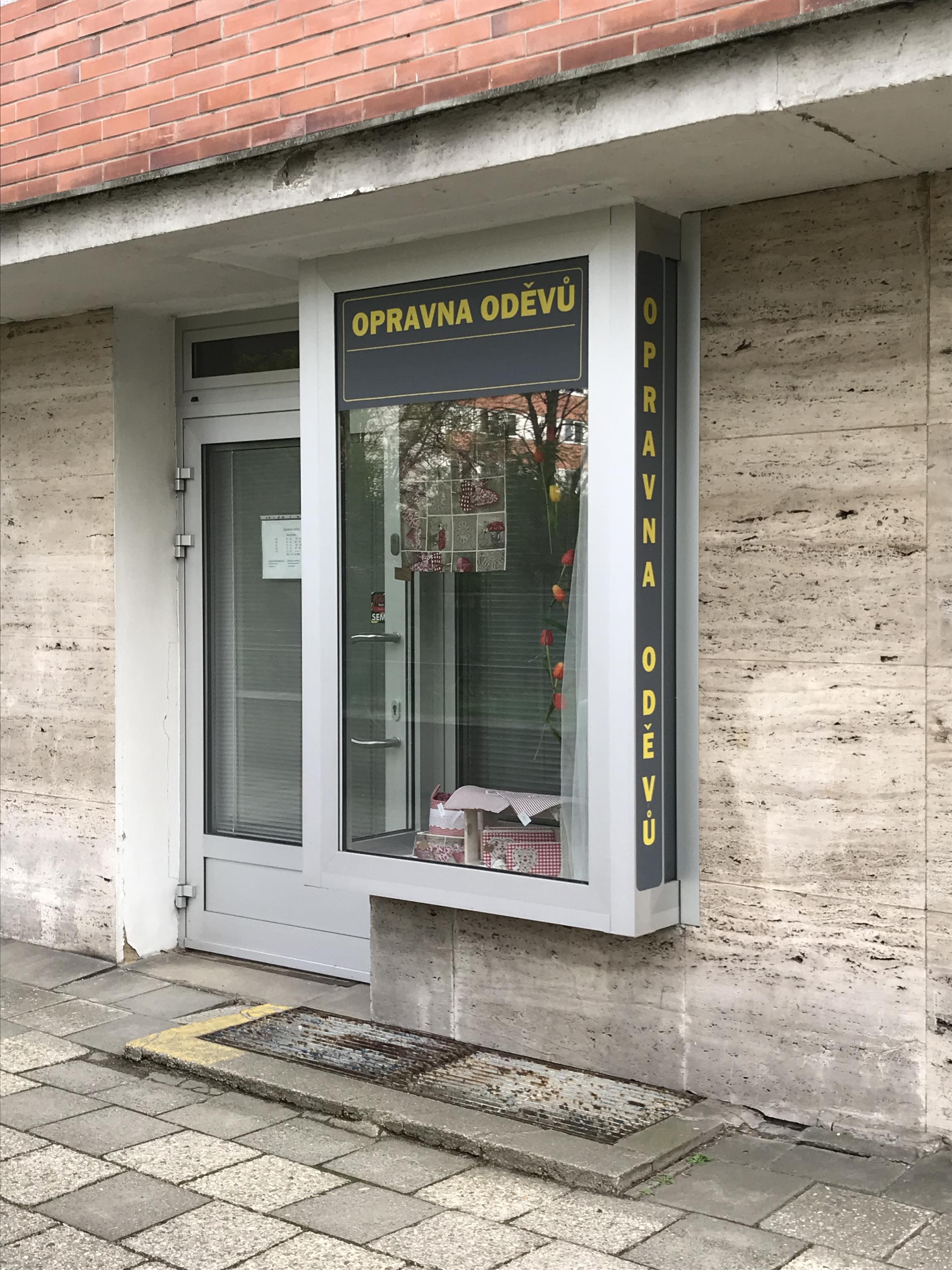 Opravna oděvů Jaroslava Baumbachová foto 2