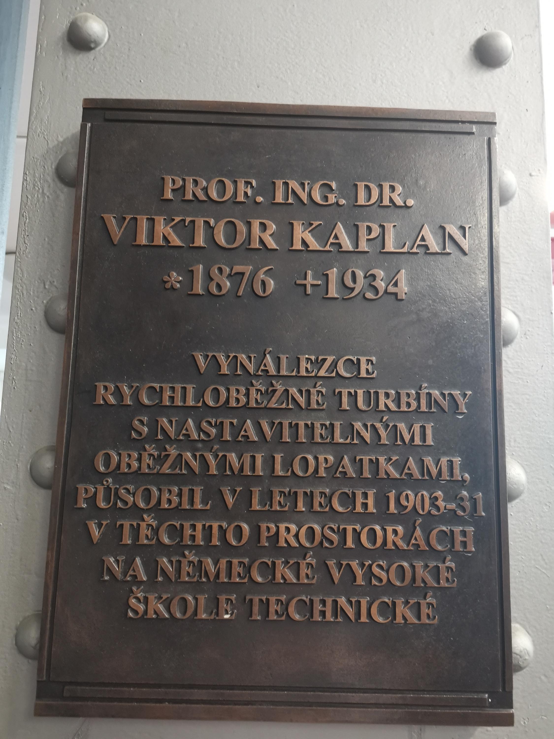 Ústřední knihovna Fakulty sociálních studií foto 3