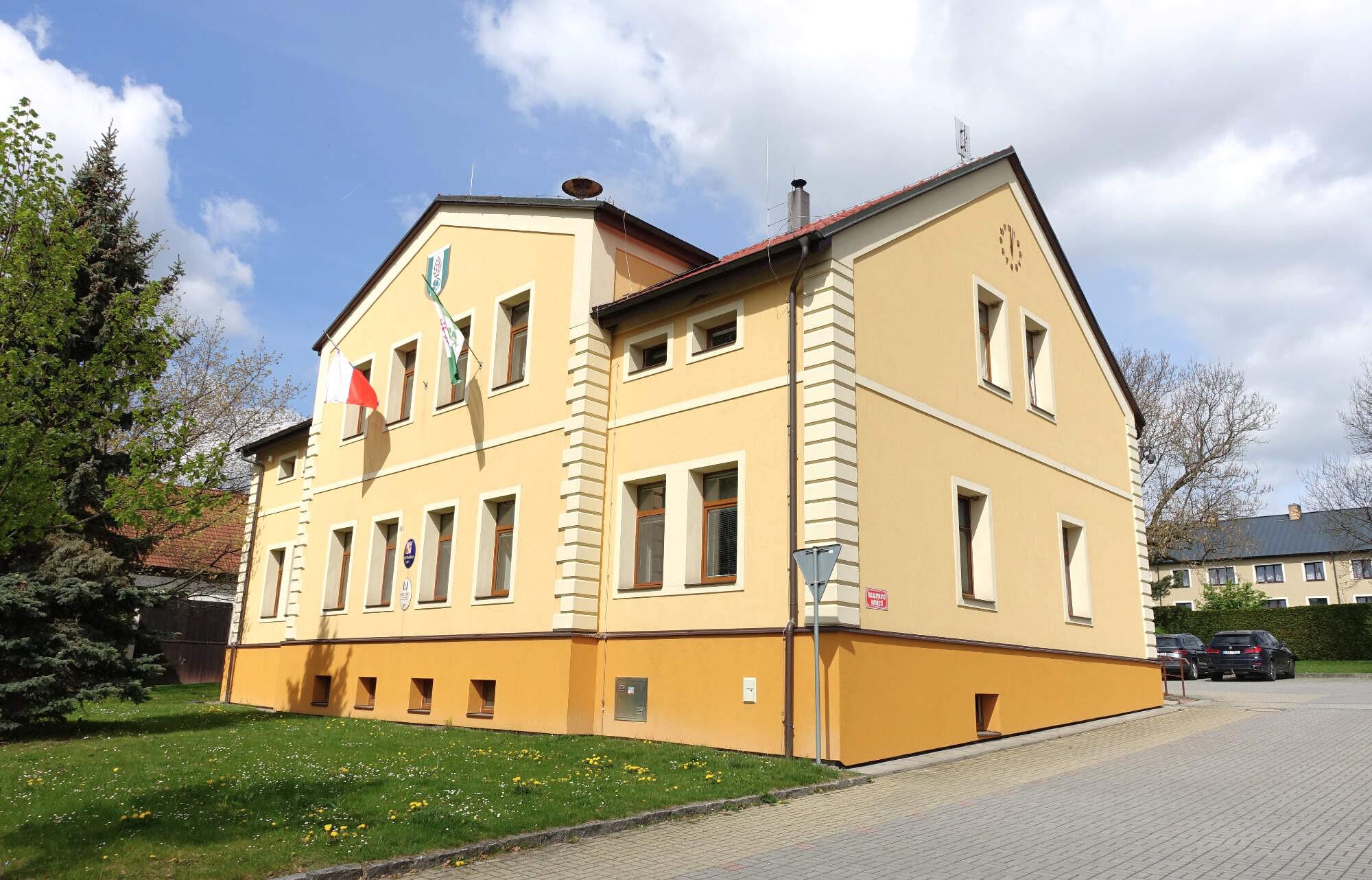 Lány - obecní úřad foto 5