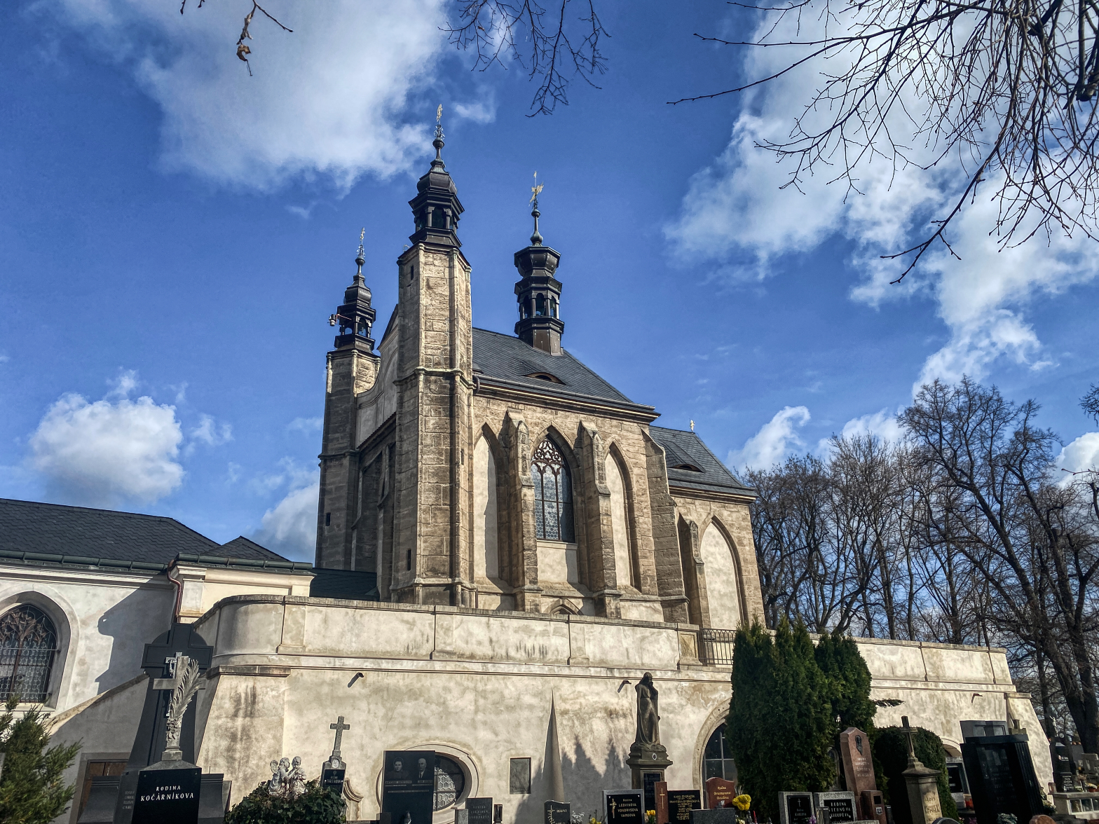 Kostel Všech svatých s kostnicí foto 2