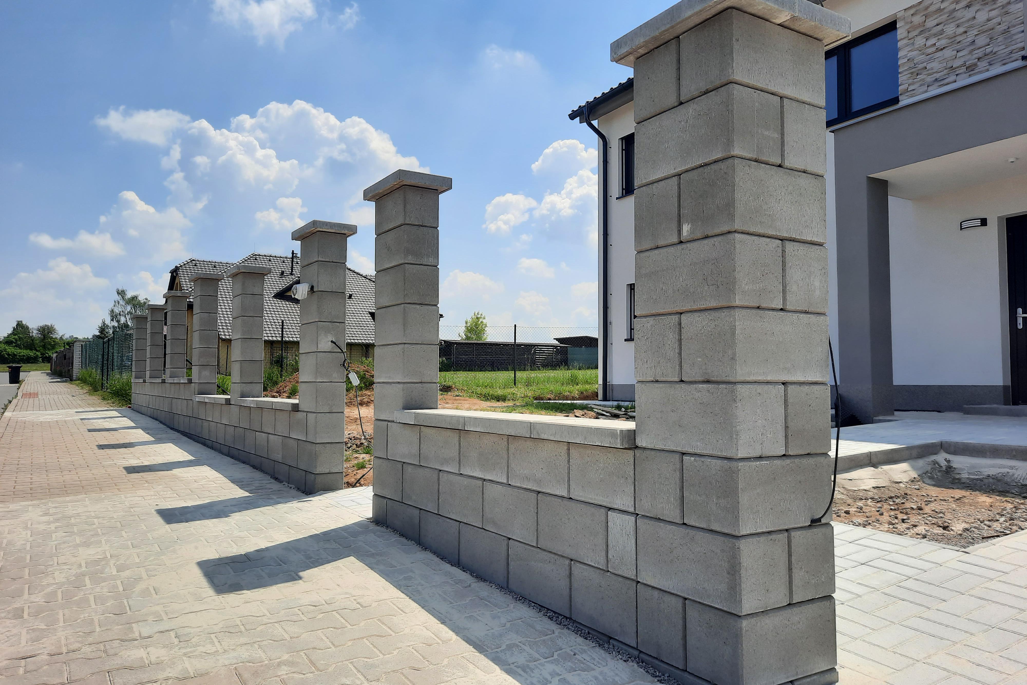 Jsme č.1 pro Vaši dlažbu či oplocení na Kladensku