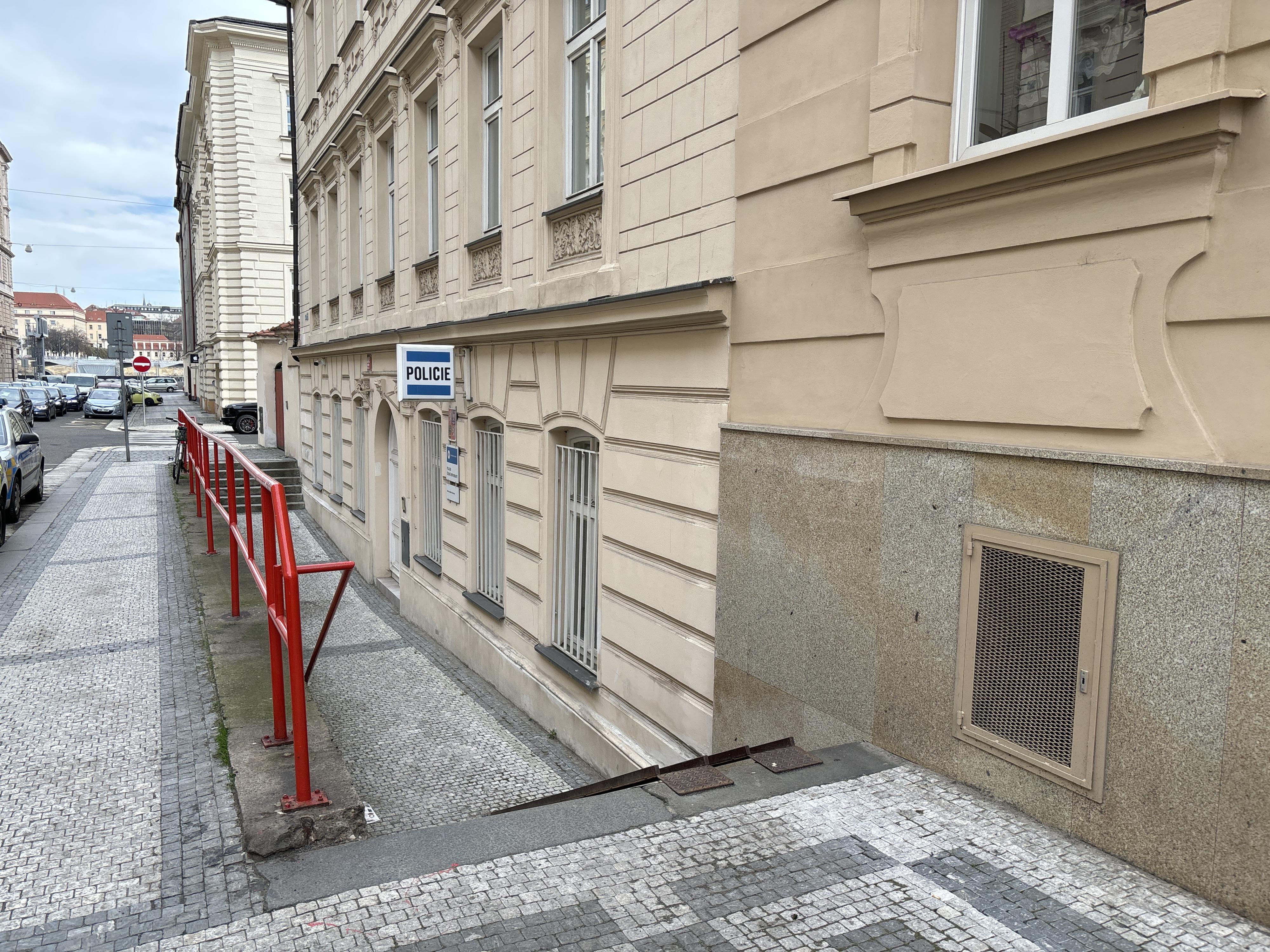 Policie ČR - Místní oddělení Smíchov foto 3