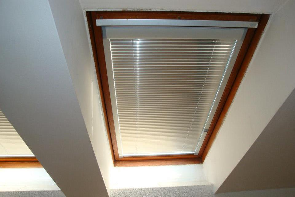 Žaluzie a rolety do střešních oken