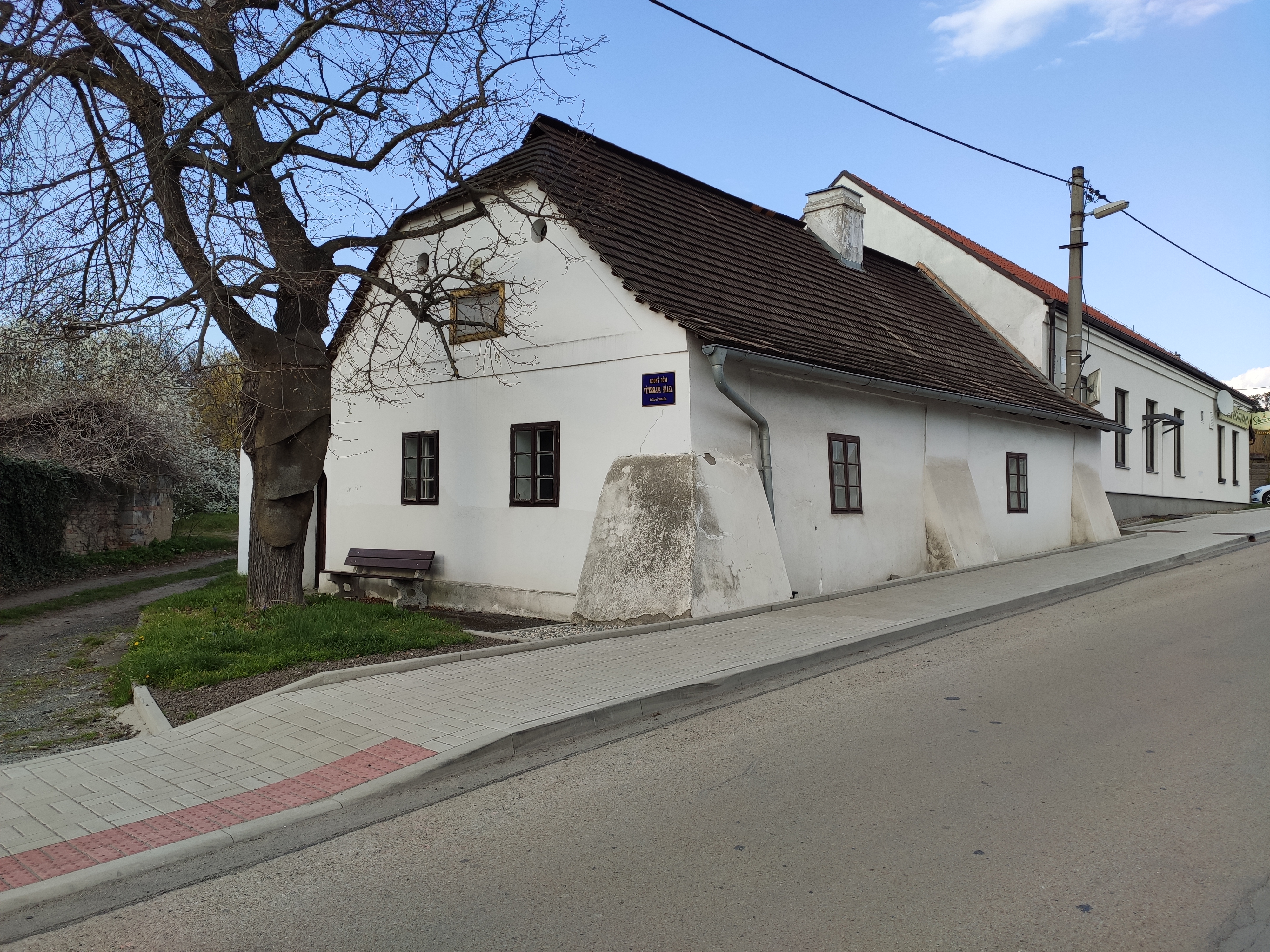 Památník Vítězslava Hálka foto 6