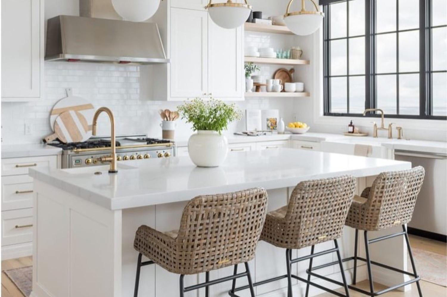 Zuzana Salmanovová, MRE - realitní specialistka