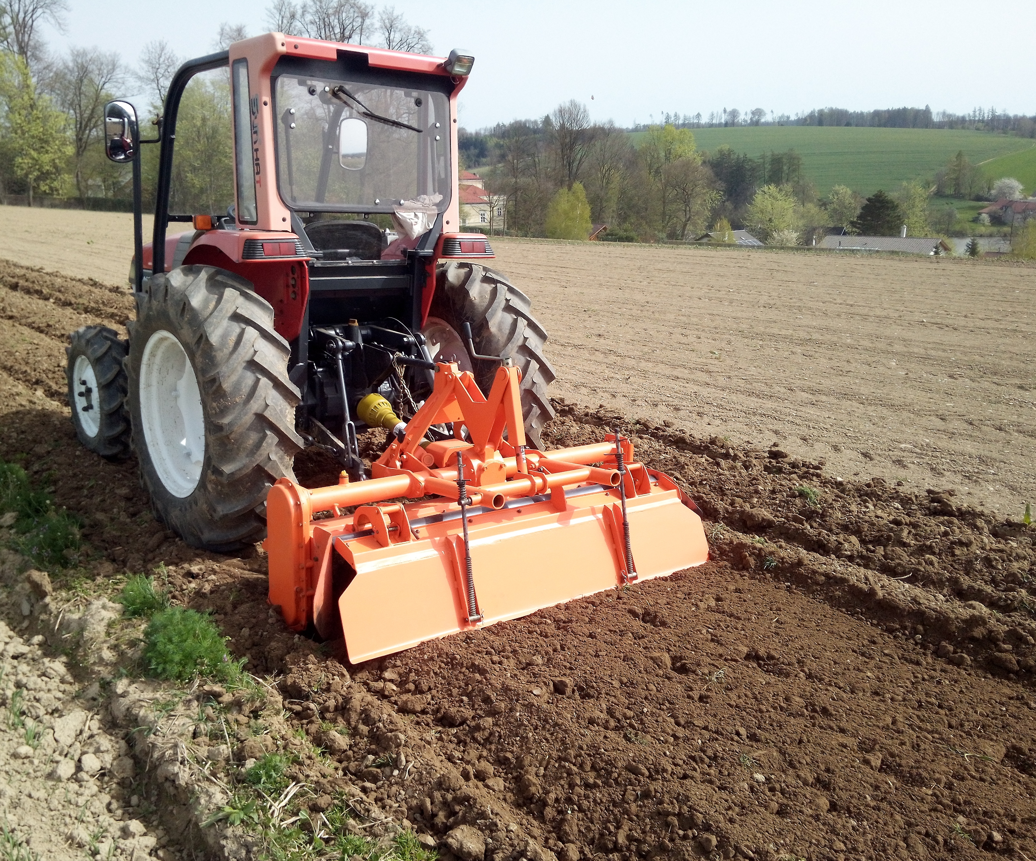 Kultivace pozemku rotavátorem