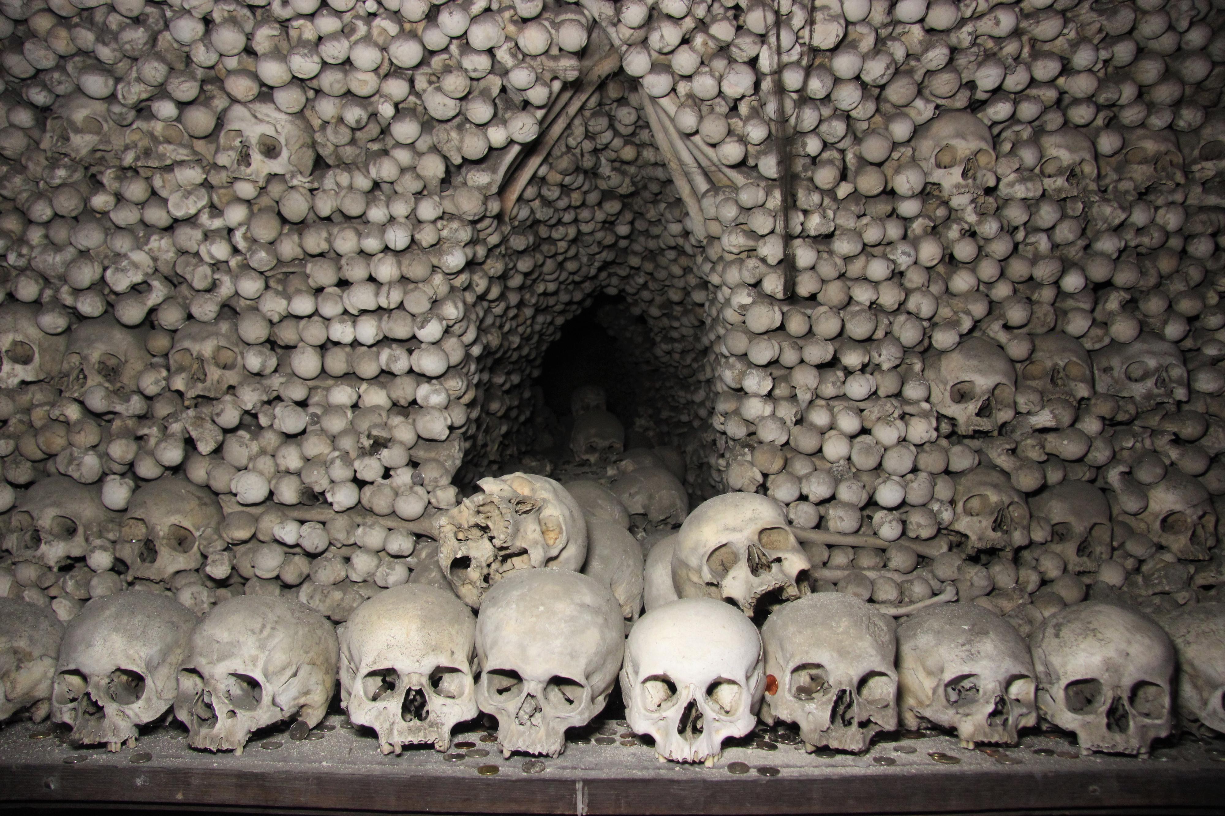 Kostel Všech svatých s kostnicí foto 5