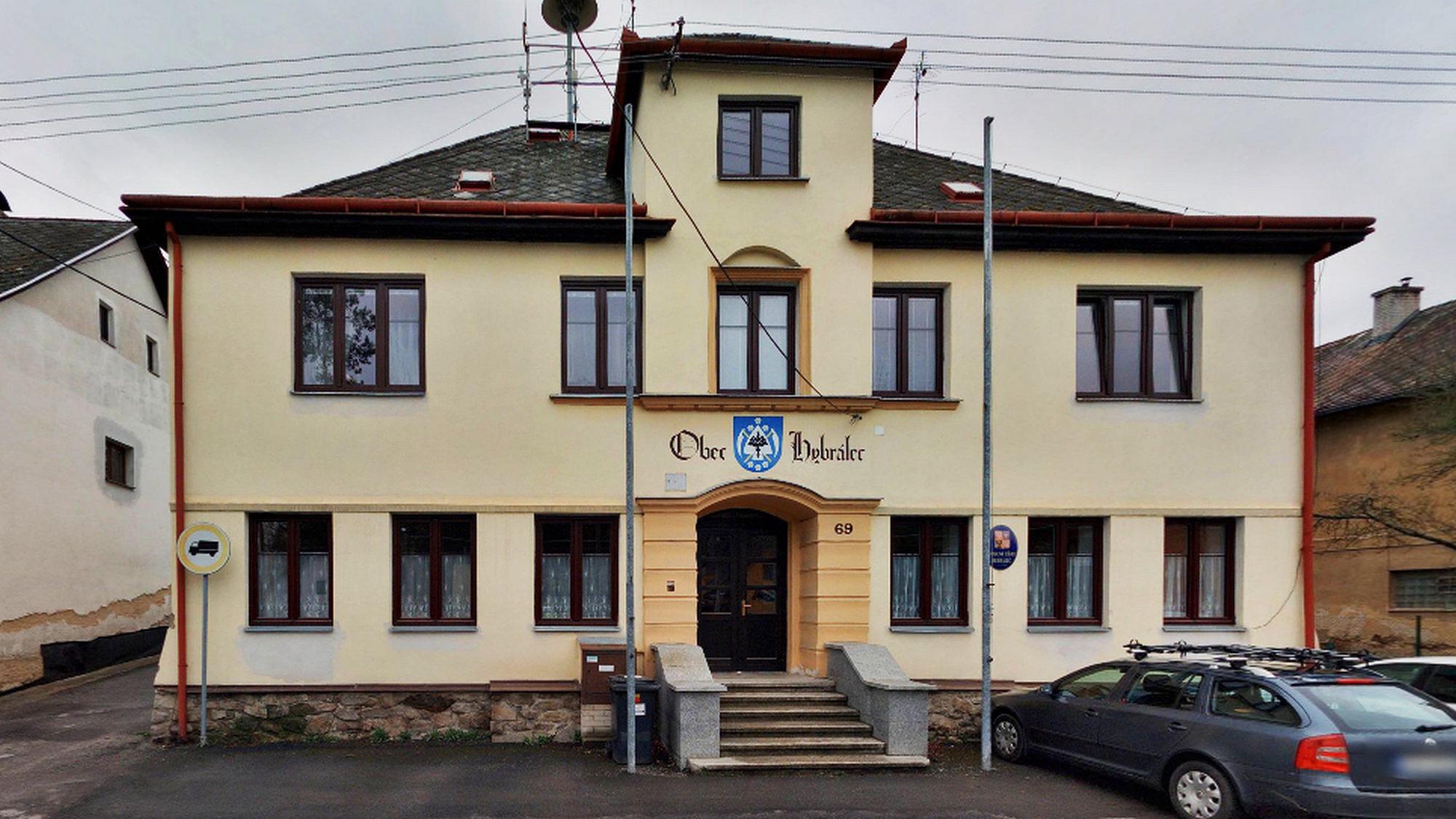 Hybrálec - obecní úřad foto 2