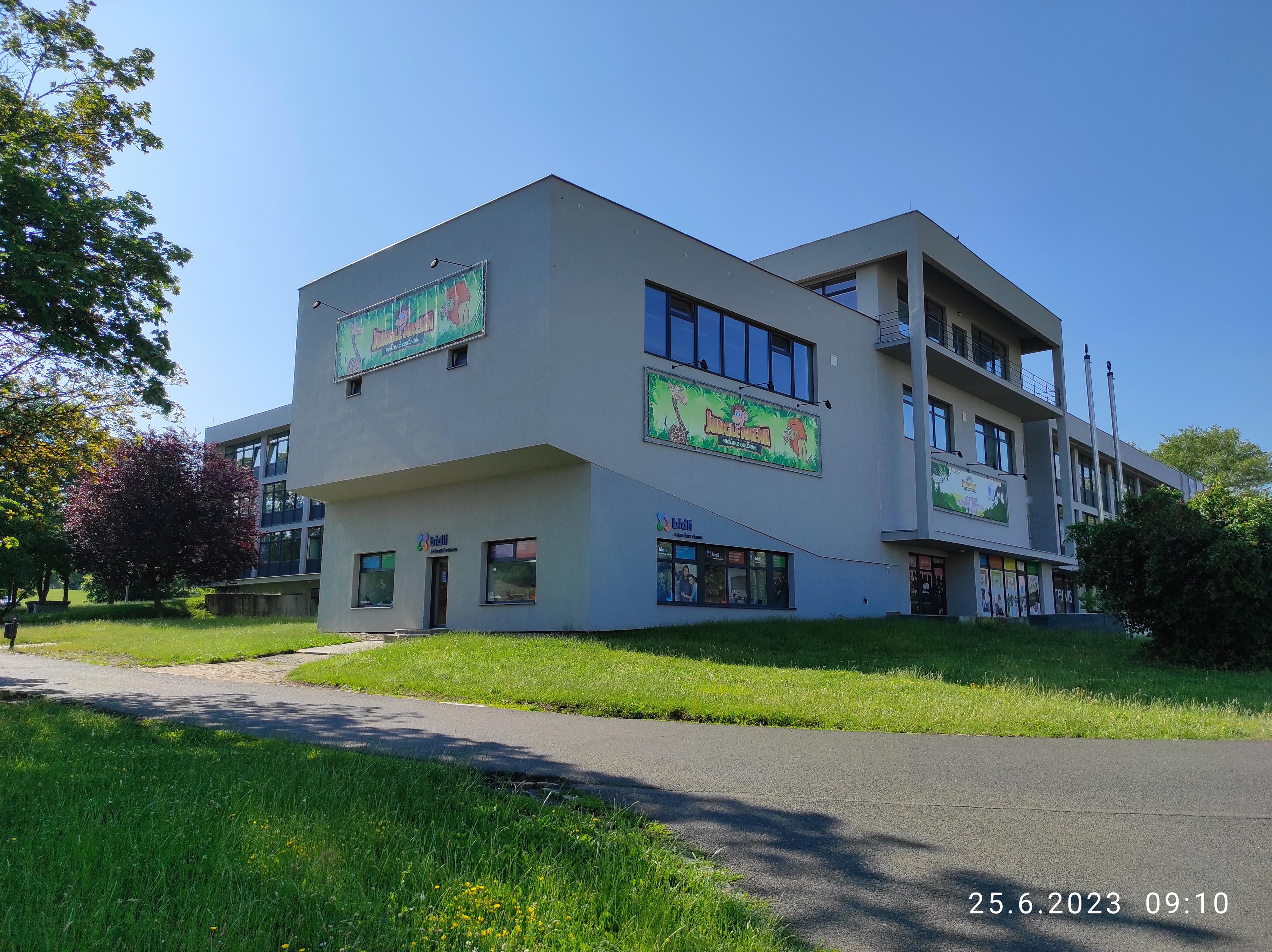 JUNGLE ARENA rodinné centrum