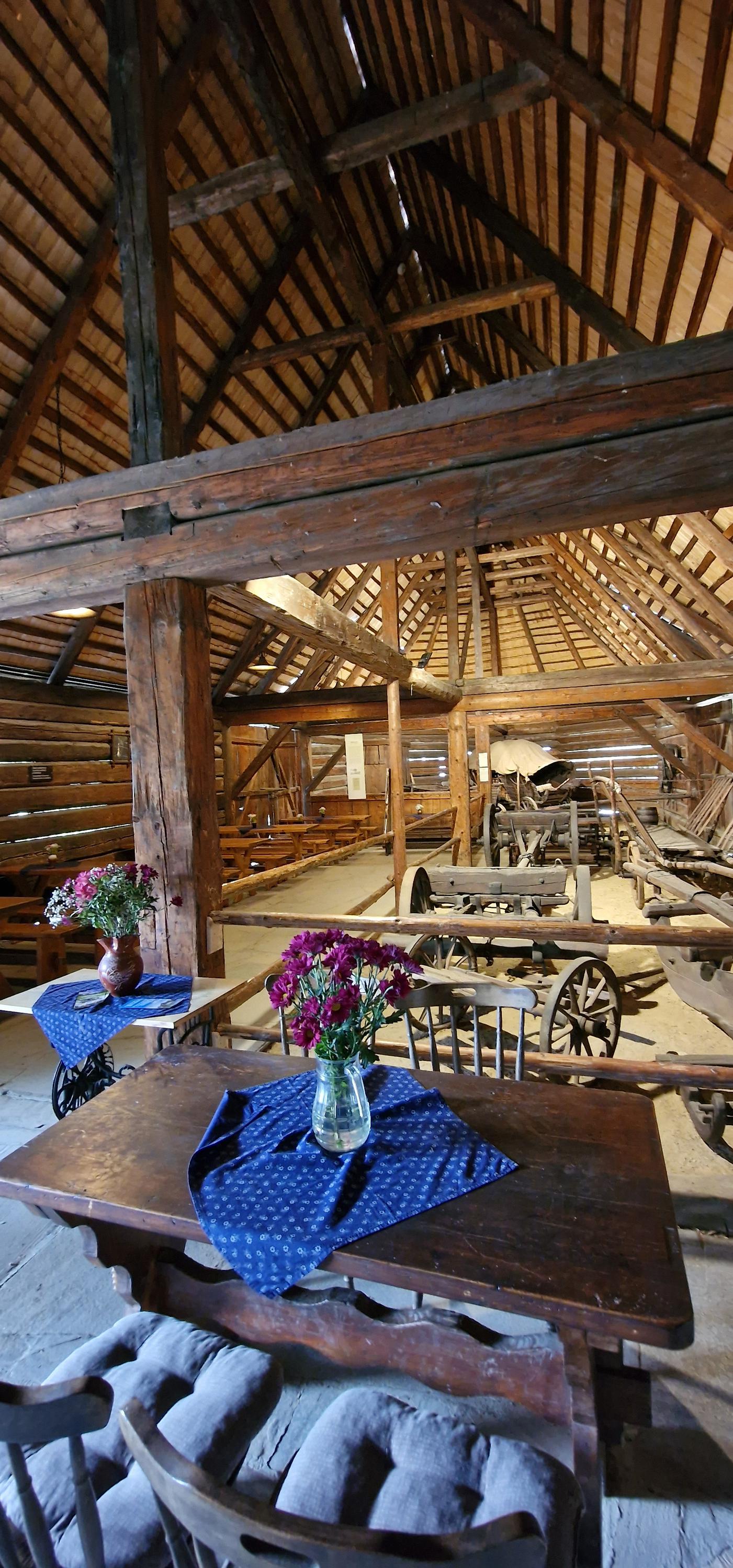 Šestiboká fojtská stodola z Hodslavic - Občerstvení foto 6