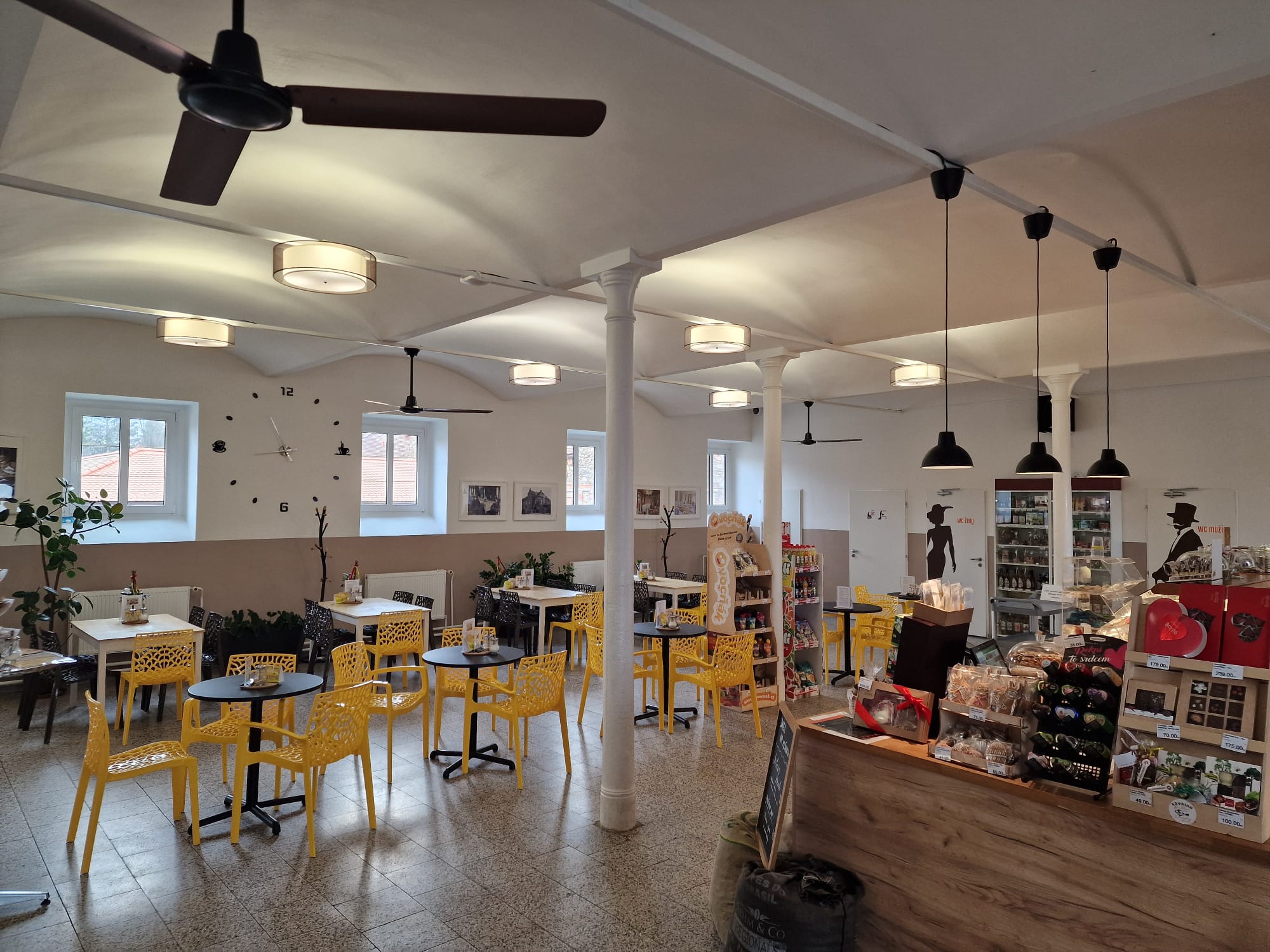 KAVÁRNA HELLAS foto 3