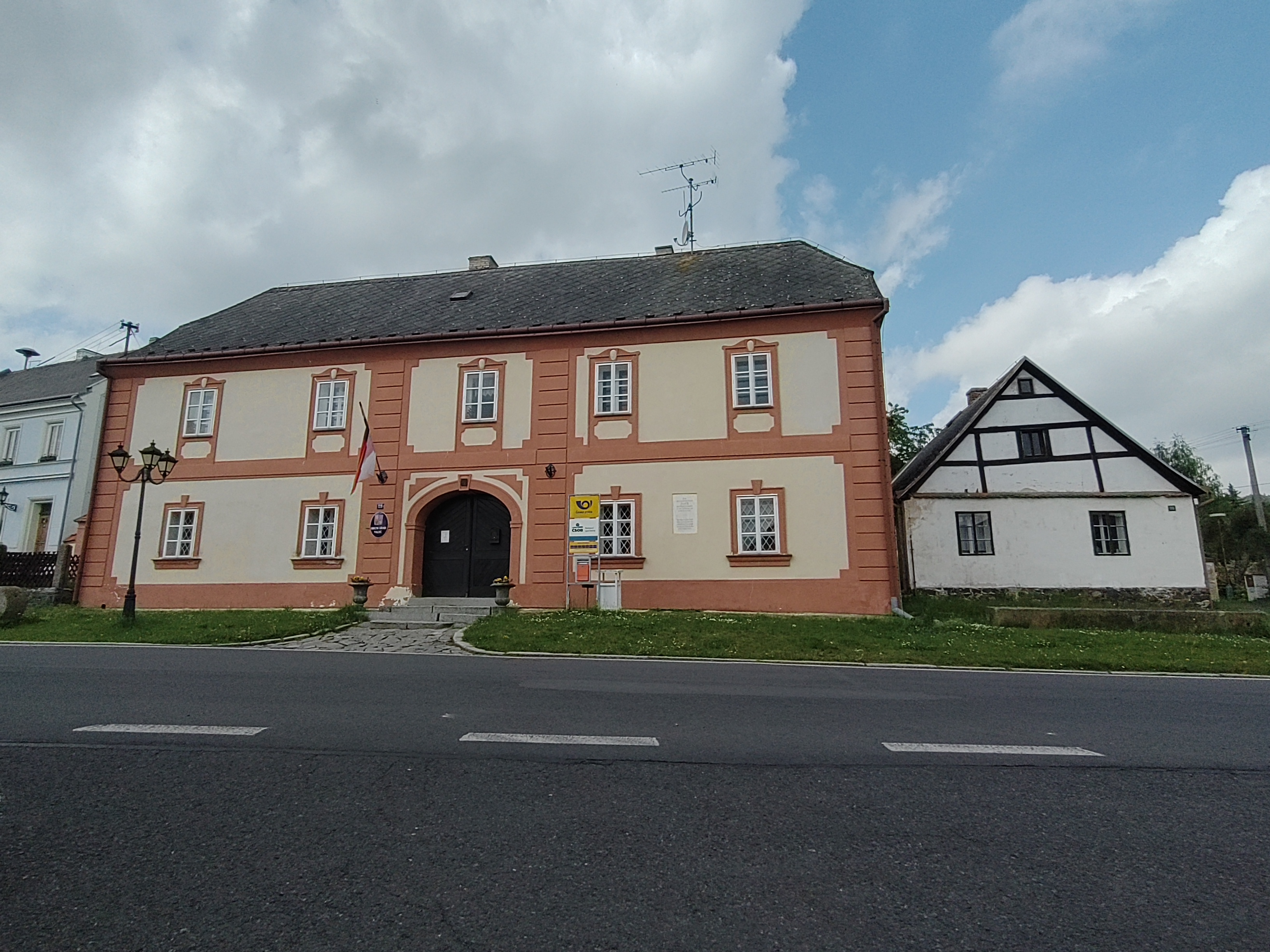 Valeč - obecní úřad foto 5