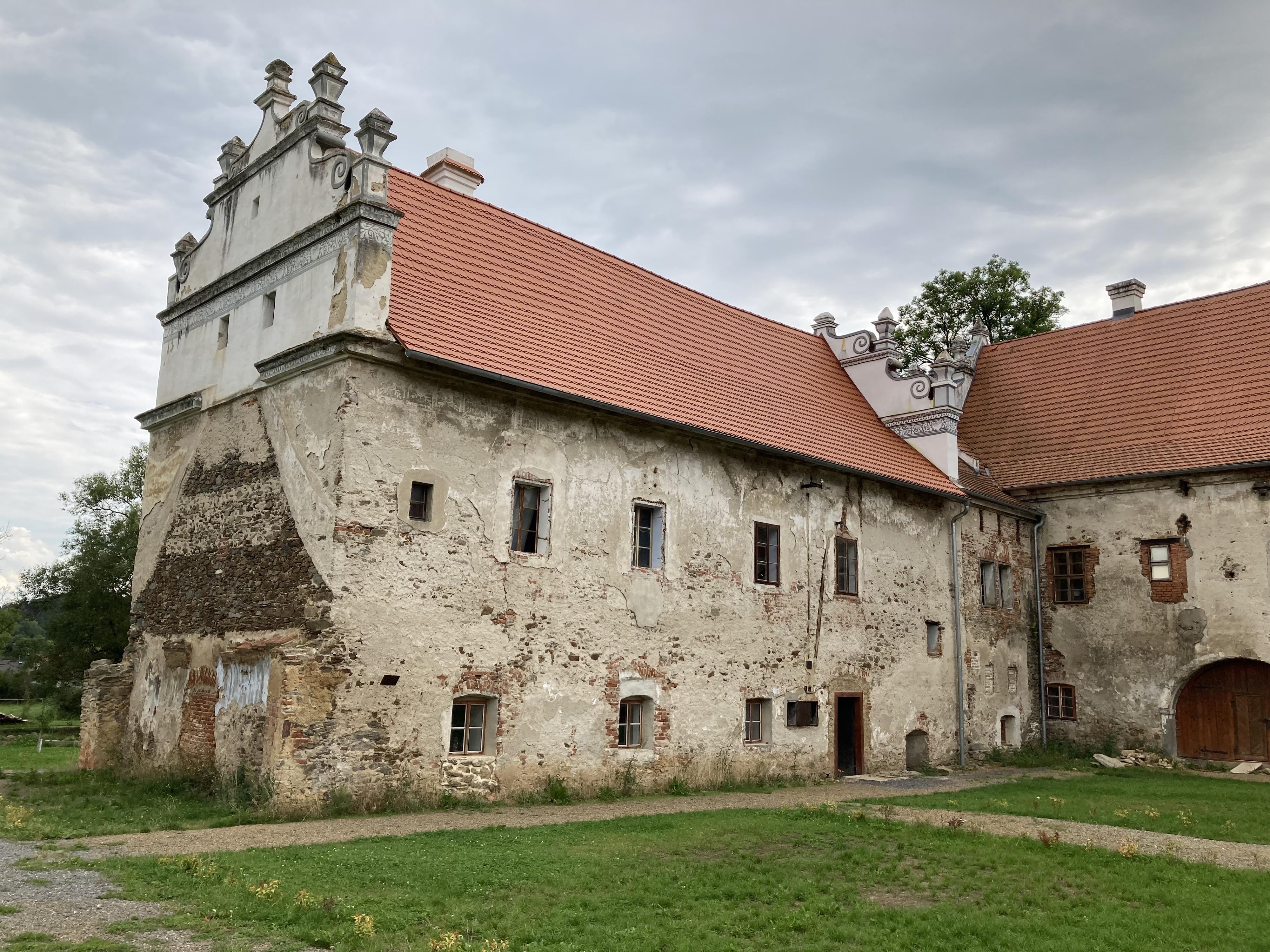 Zámek Mokrosuky foto 4