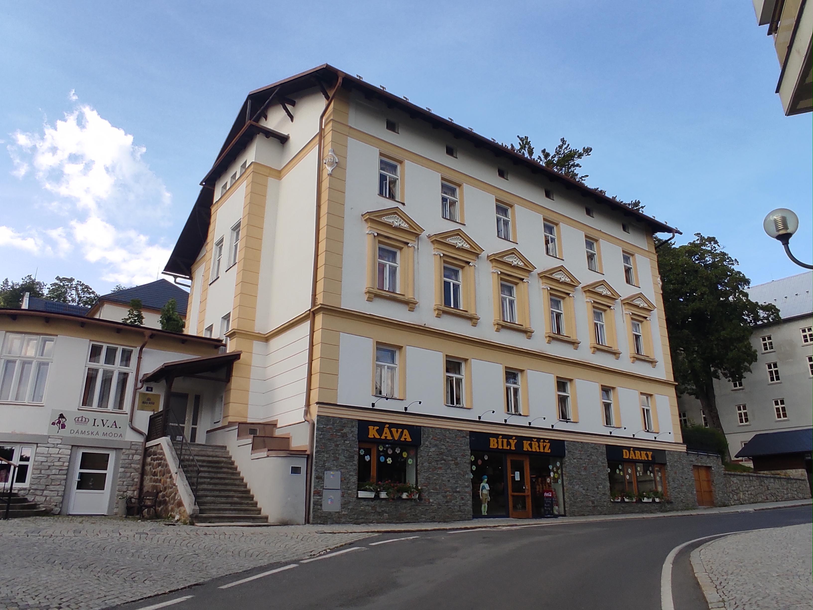 Lázeňský dům Bílý Kříž**