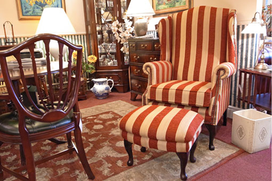 KŘESLO UŠÁK BARRINGTON FURNITURE