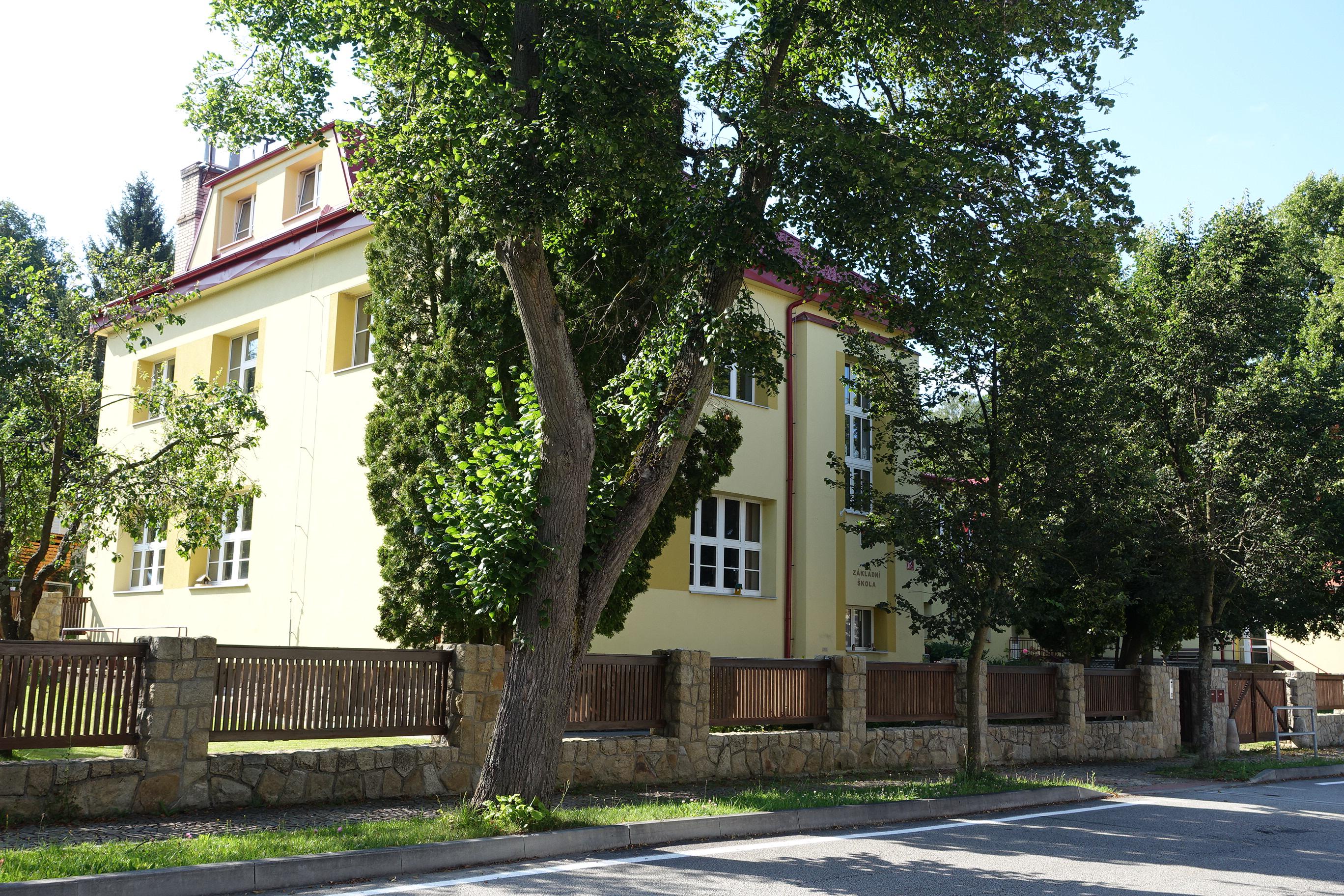 Základní škola a Mateřská škola Přídolí foto 2