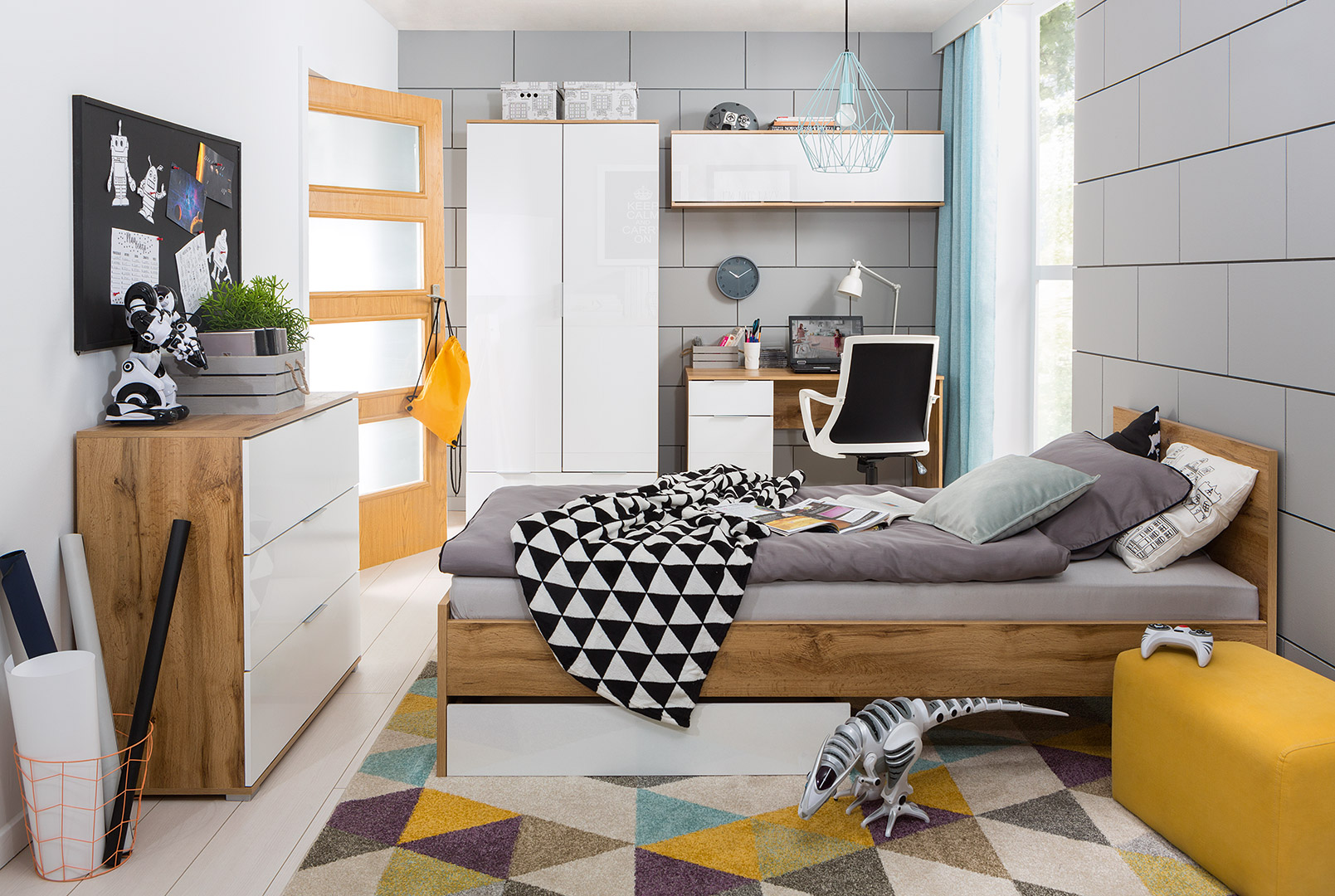 Black Red White CZ foto 4