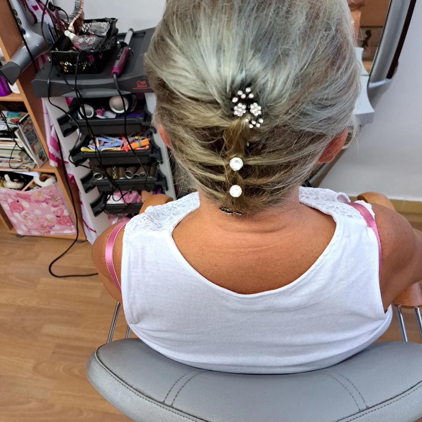 Účes na svatbu pro maminku ženicha či nevěsty