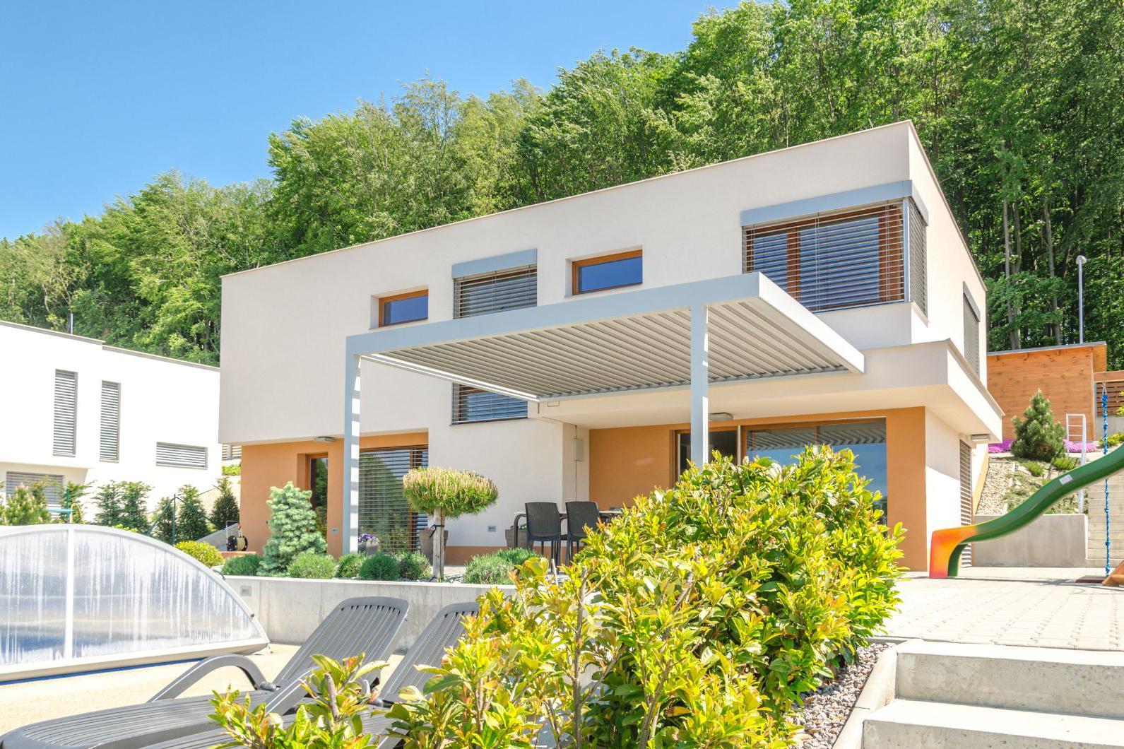 Bioklimatická sklápěcí pergola