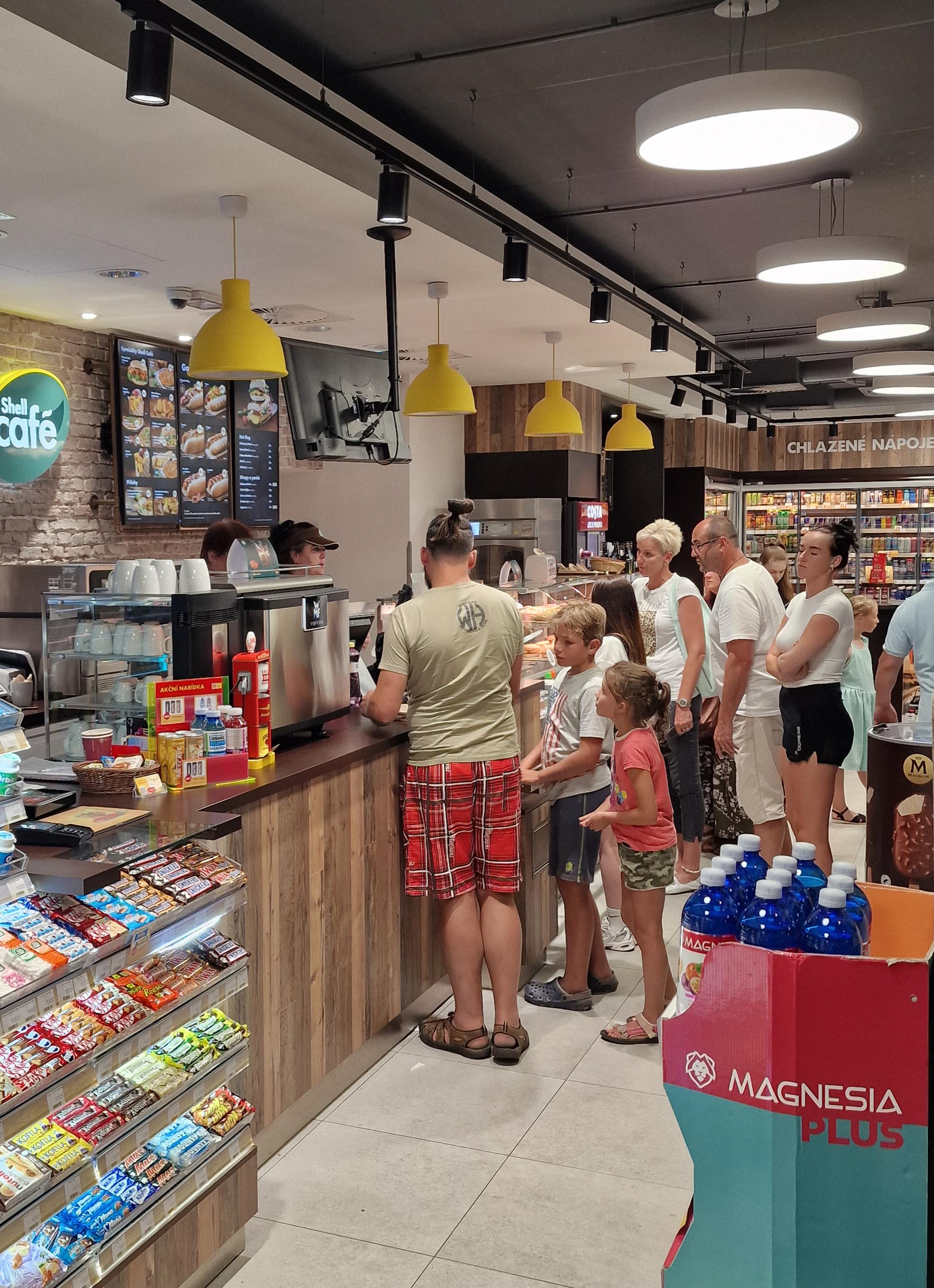 Občerstvení na čerpací stanici foto 4