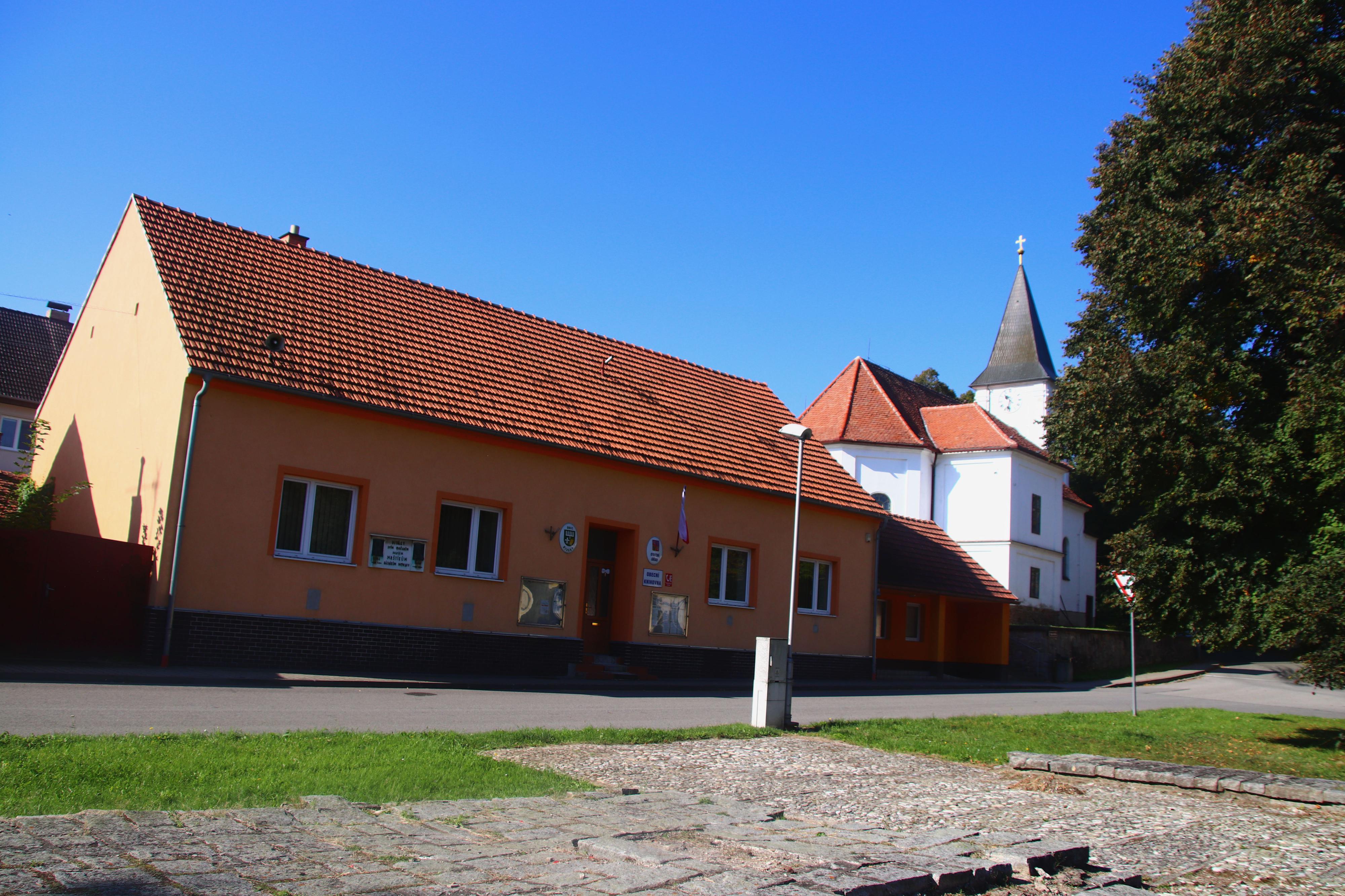 Diváky - obecní úřad foto 2