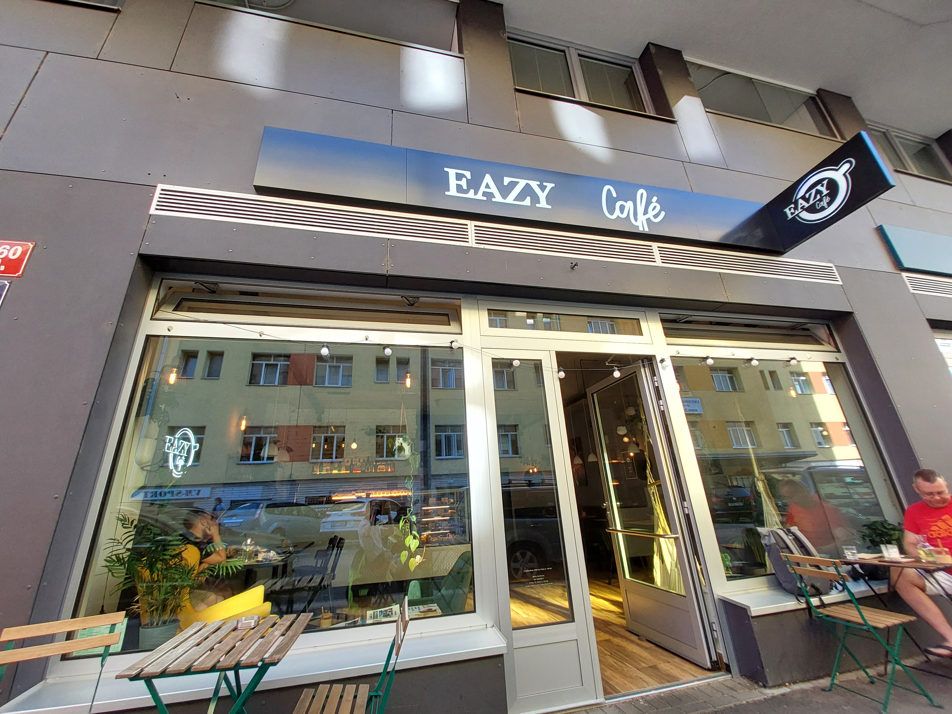 EAZY Café foto 4