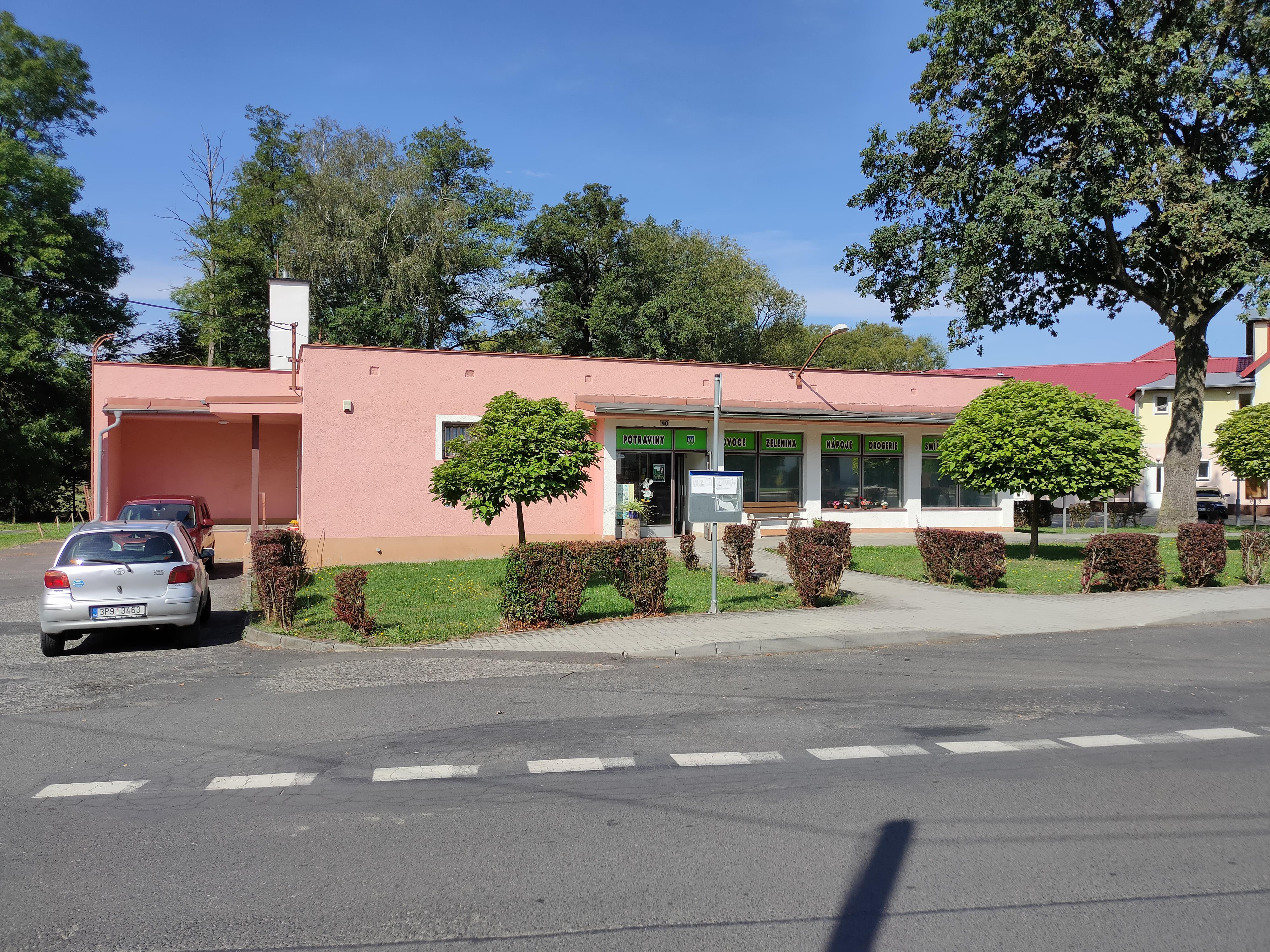 Potraviny, Ovoce, Zelenina vedle restaurace foto 3