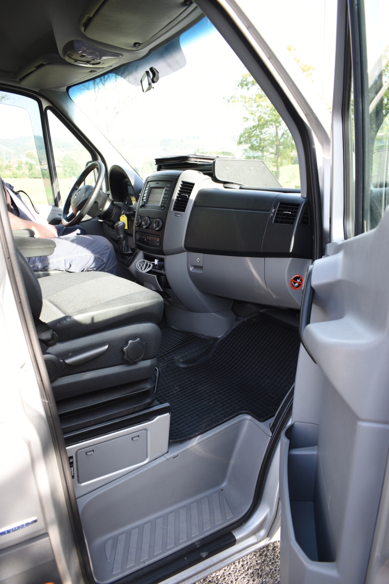 SB DRIVE |  Osobní přeprava minibusem foto 4