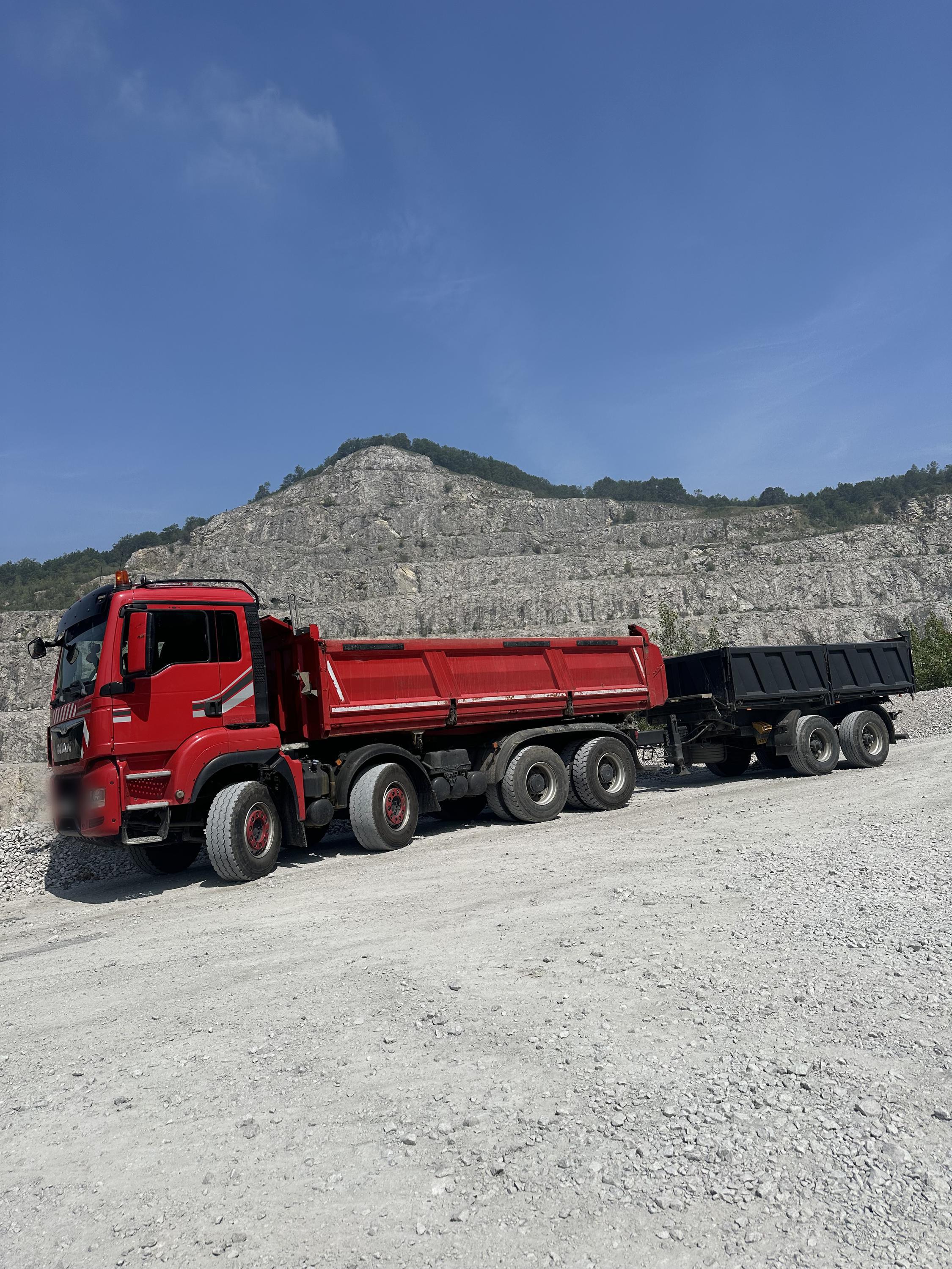 Tomáš Hala - Autodoprava sypkých materiálů foto 4