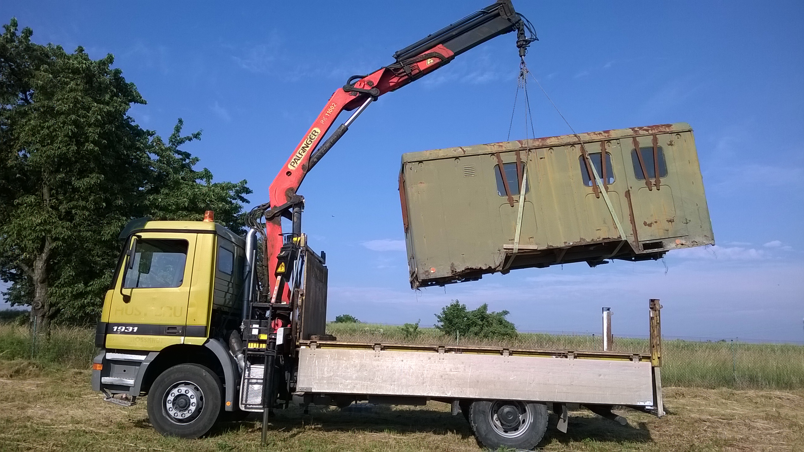 Nákladní silniční doprava u společenského a kulturního centra foto 2
