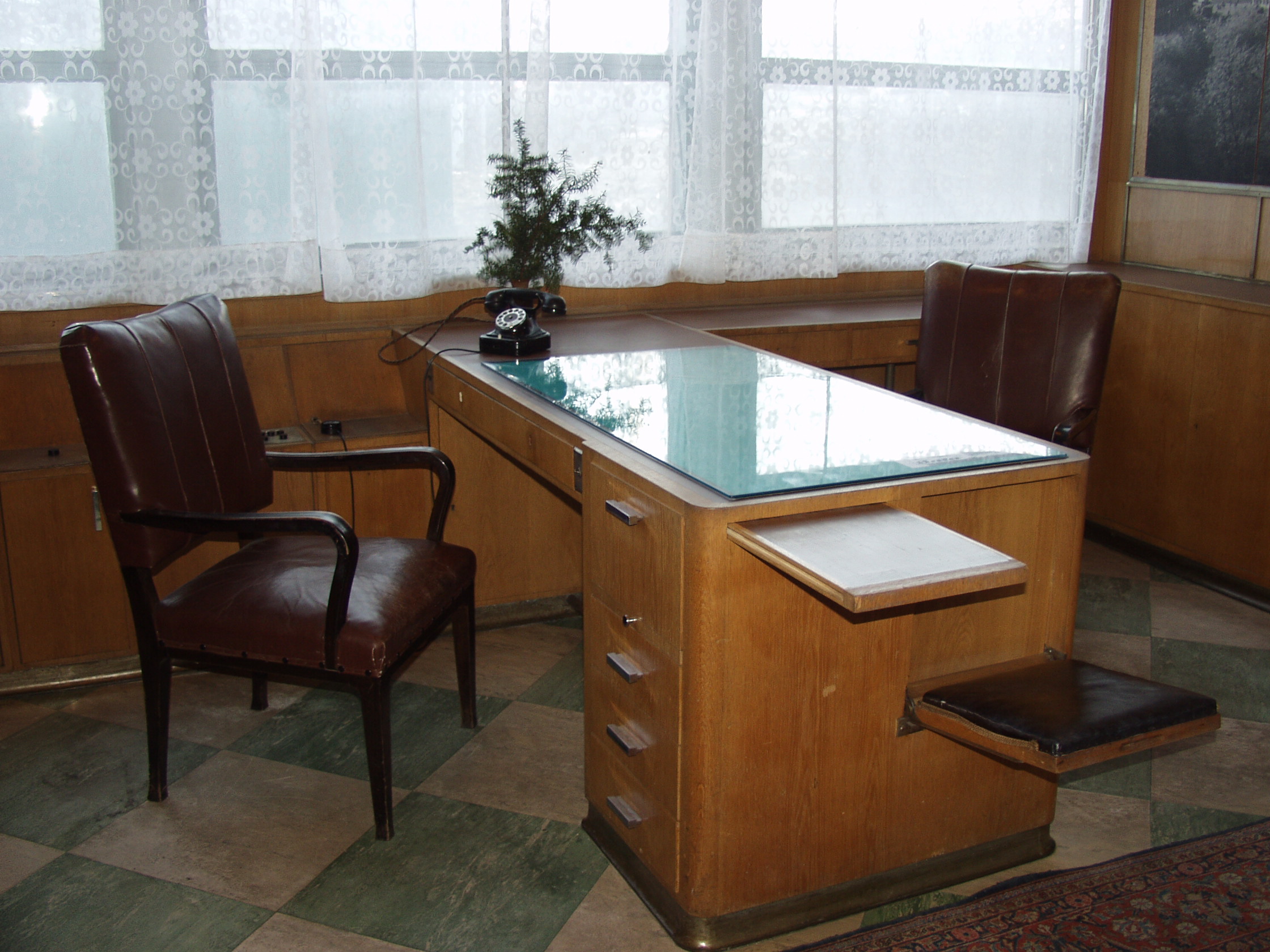 Pojízdná kancelář J. A. Bati ve výtahu 21. budovy foto 3