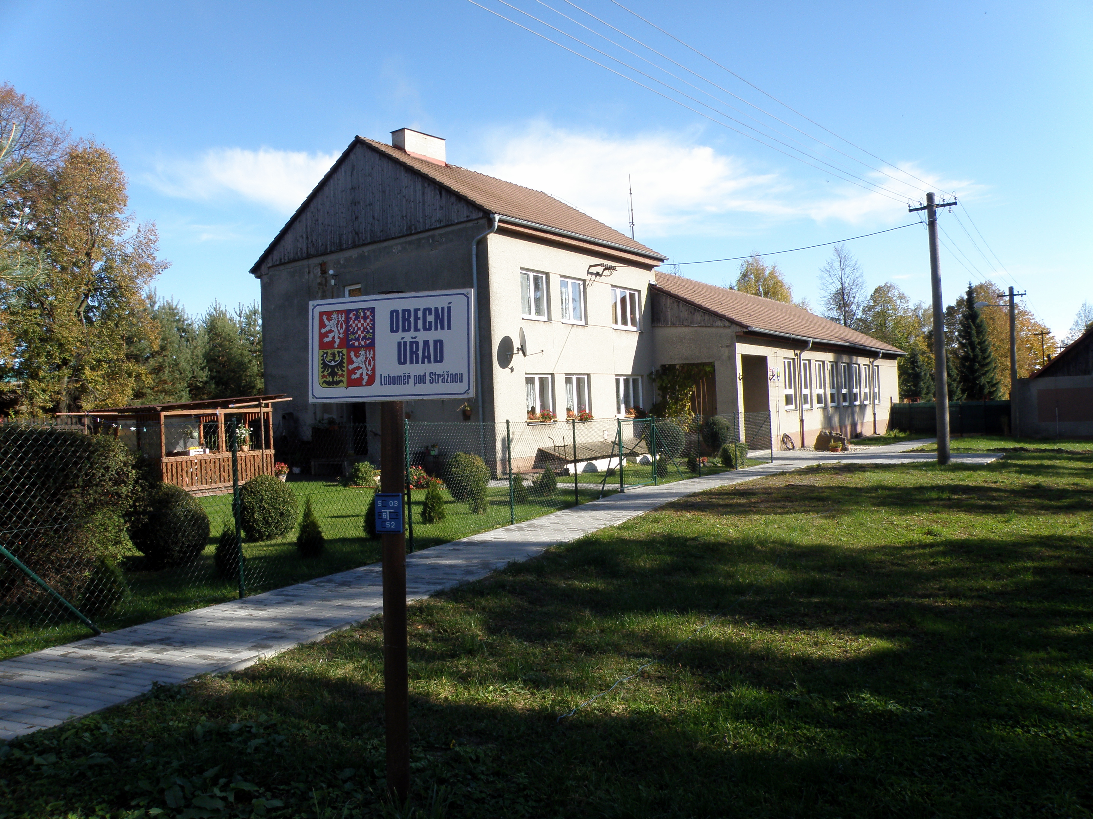 Luboměř pod Strážnou - obecní úřad foto 2