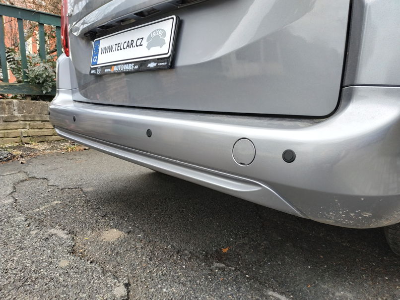 Miroslav Čevela - montáž tažného zařízení foto 5