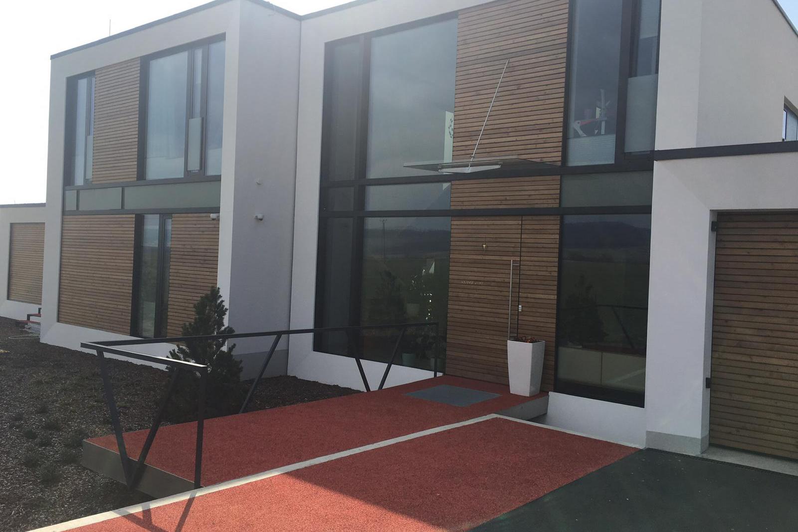 Okna jsou dominantou vašeho domu.