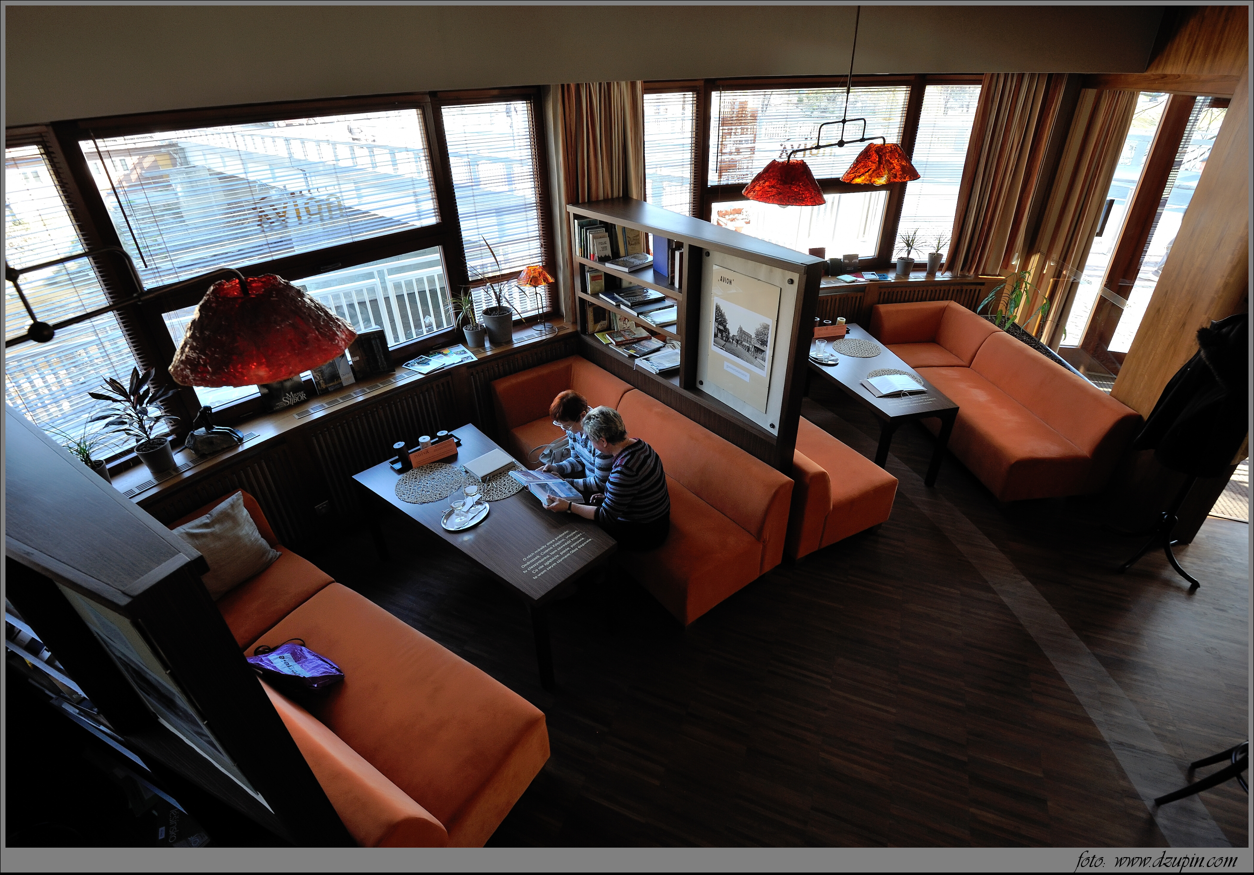 Čítárna a kavárna Avion foto 4