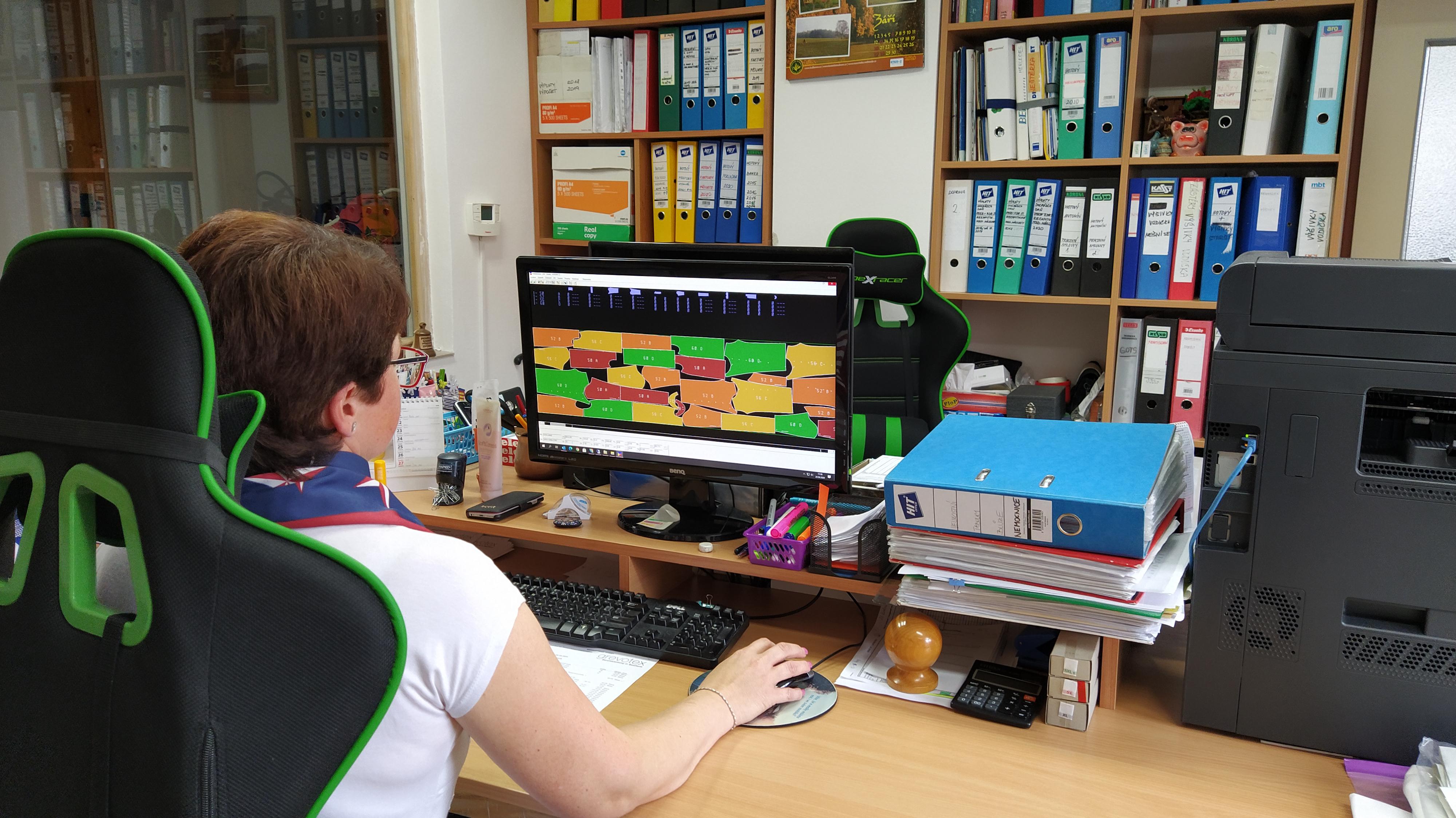 Oděvy Hotový foto 5