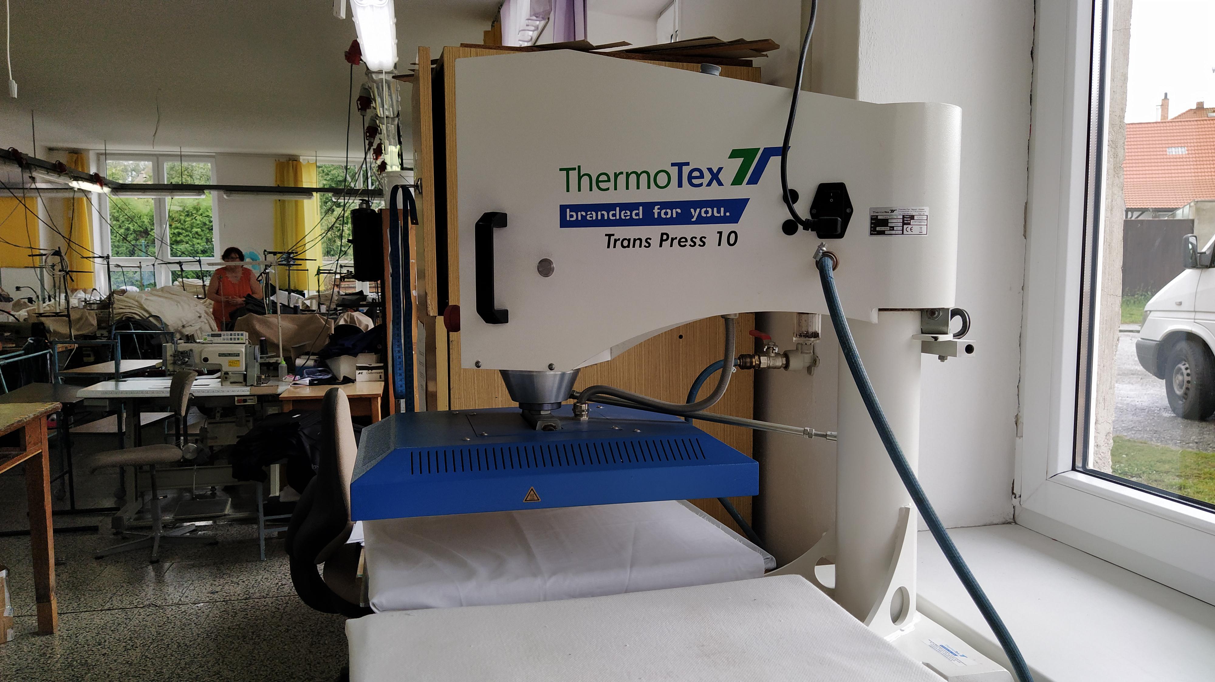 Oděvy Hotový foto 6