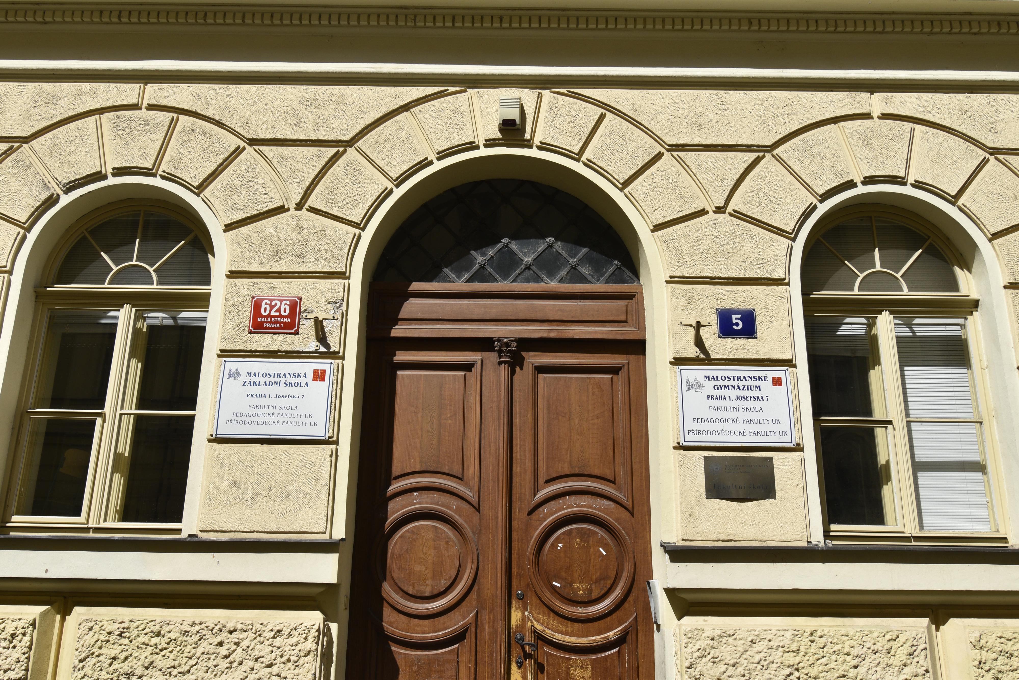 Malostranské gymnázium, Praha 1, Josefská 7 foto 2