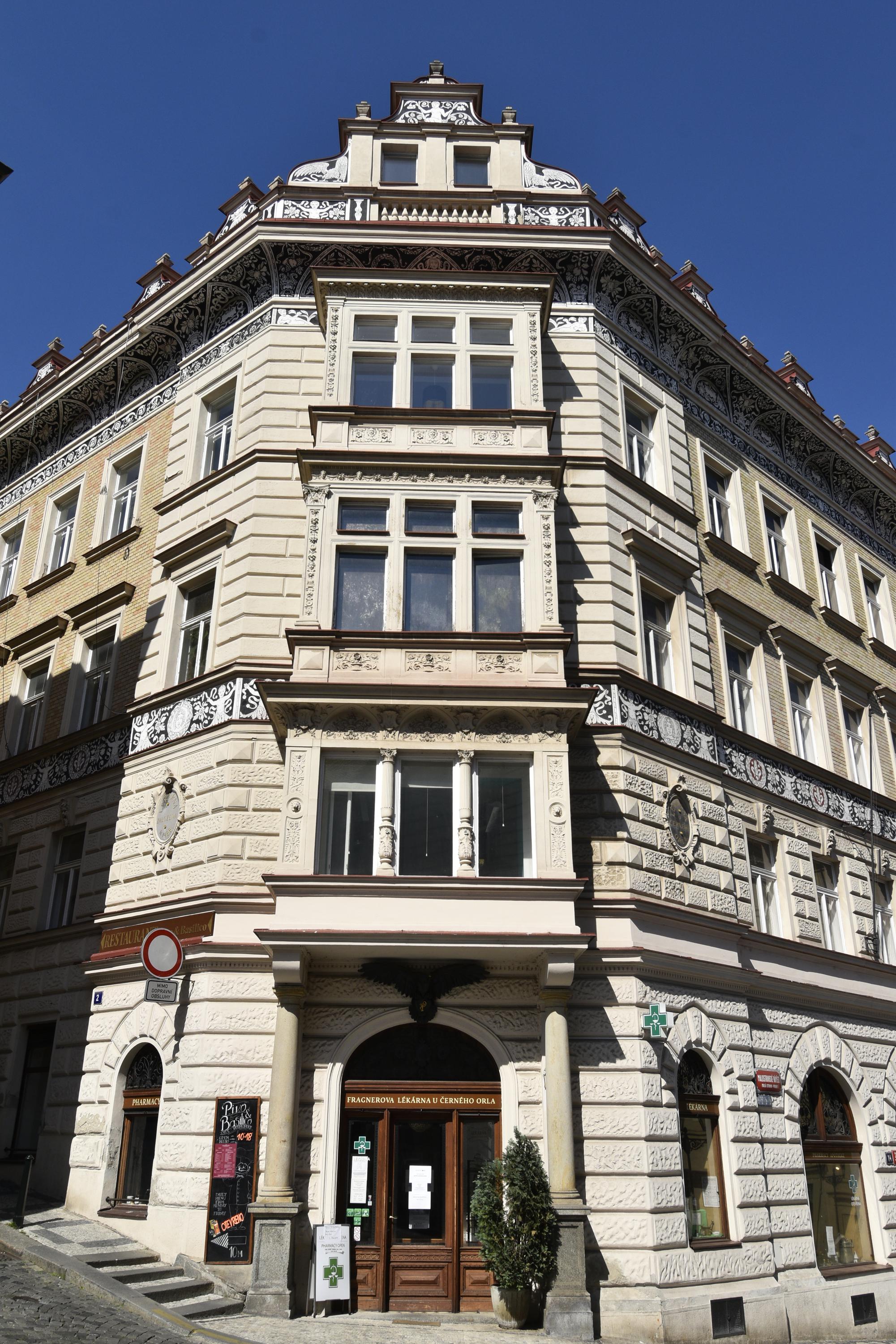 Fragnerova lékárna U Černého orla foto 2