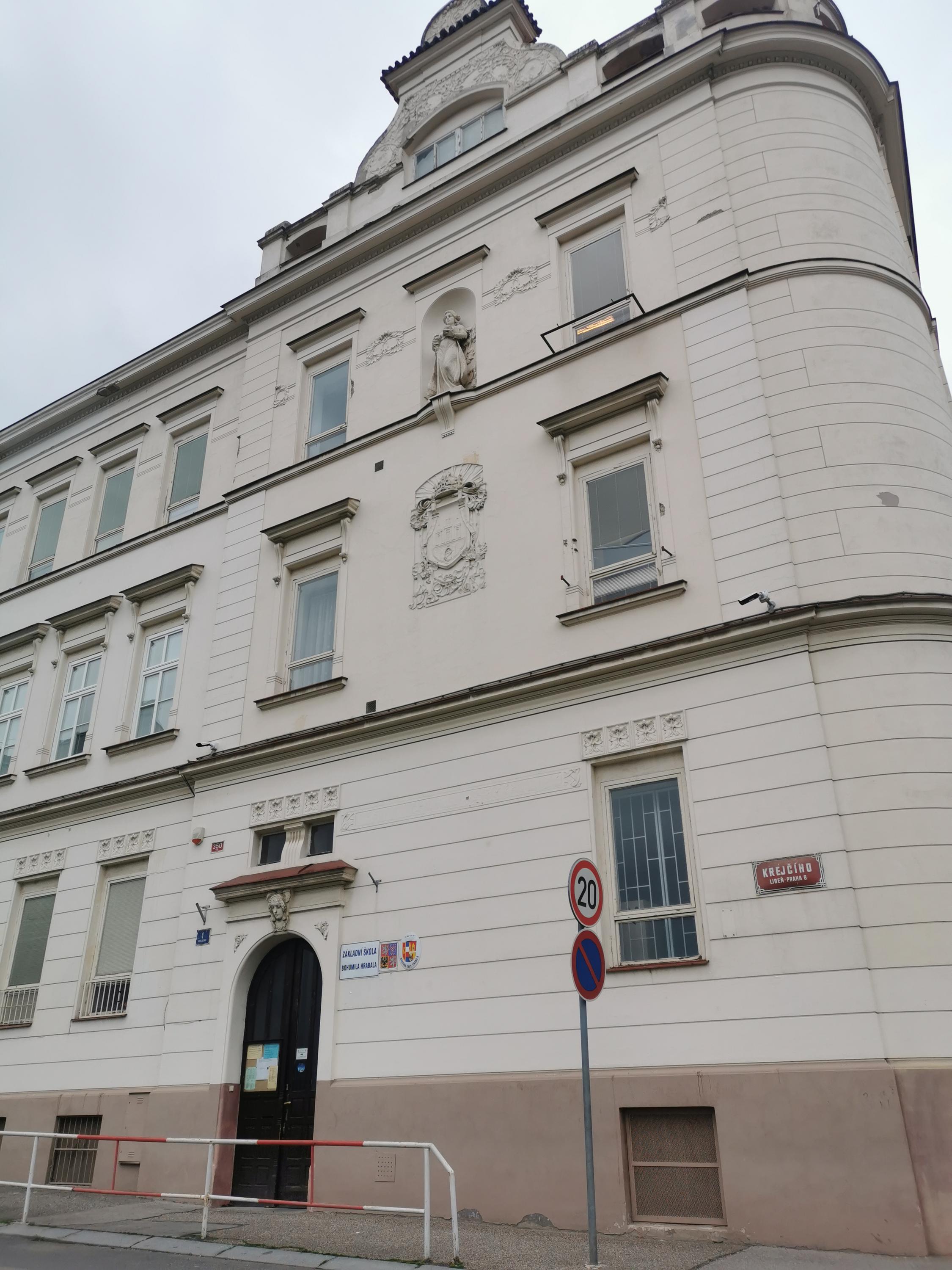 ZŠ Bohumila Hrabala, Praha 8 foto 2